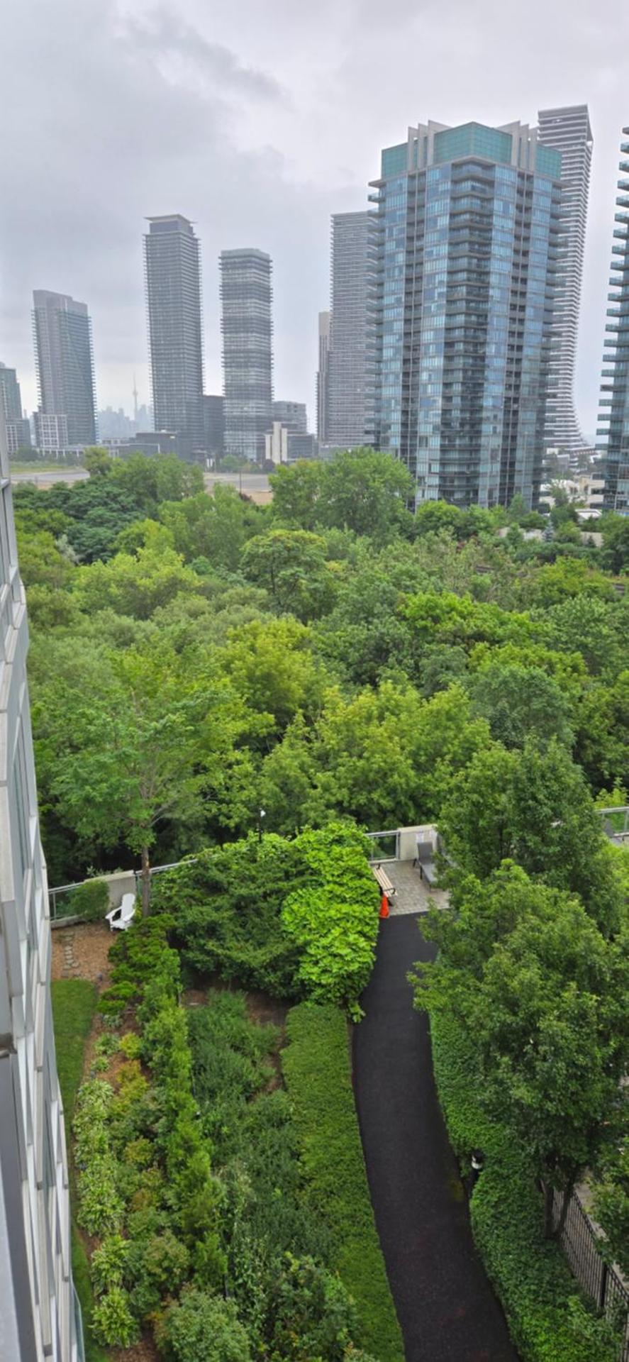 Lovely condo near Lake Ontario