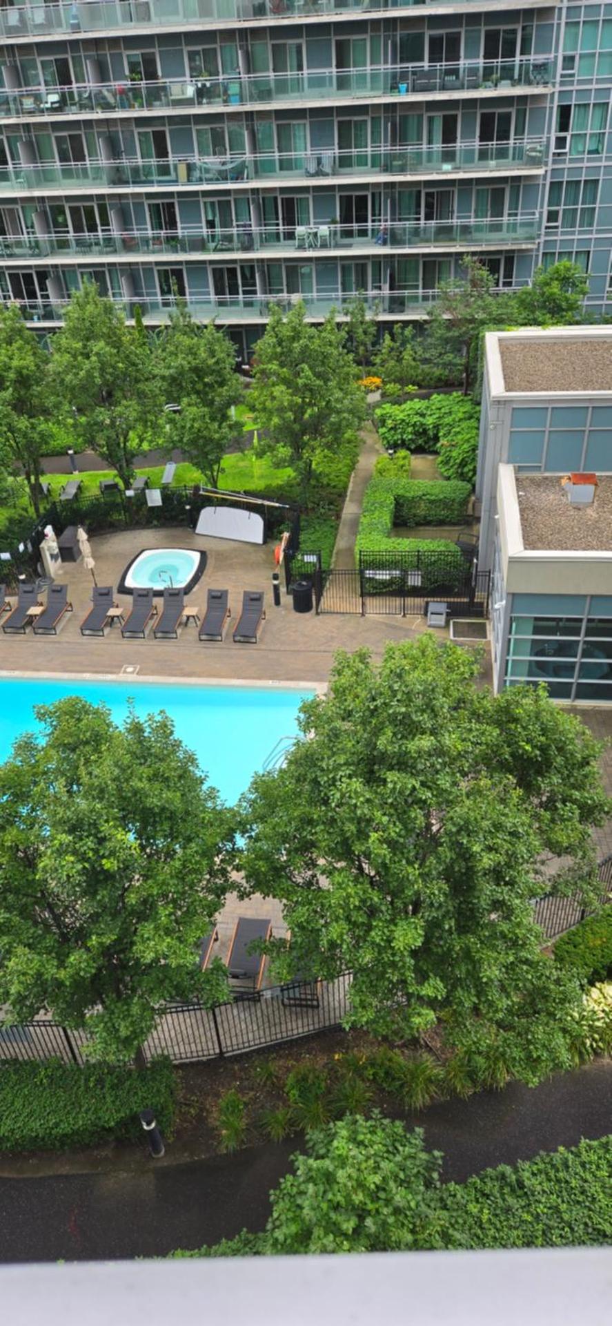 Lovely condo near Lake Ontario