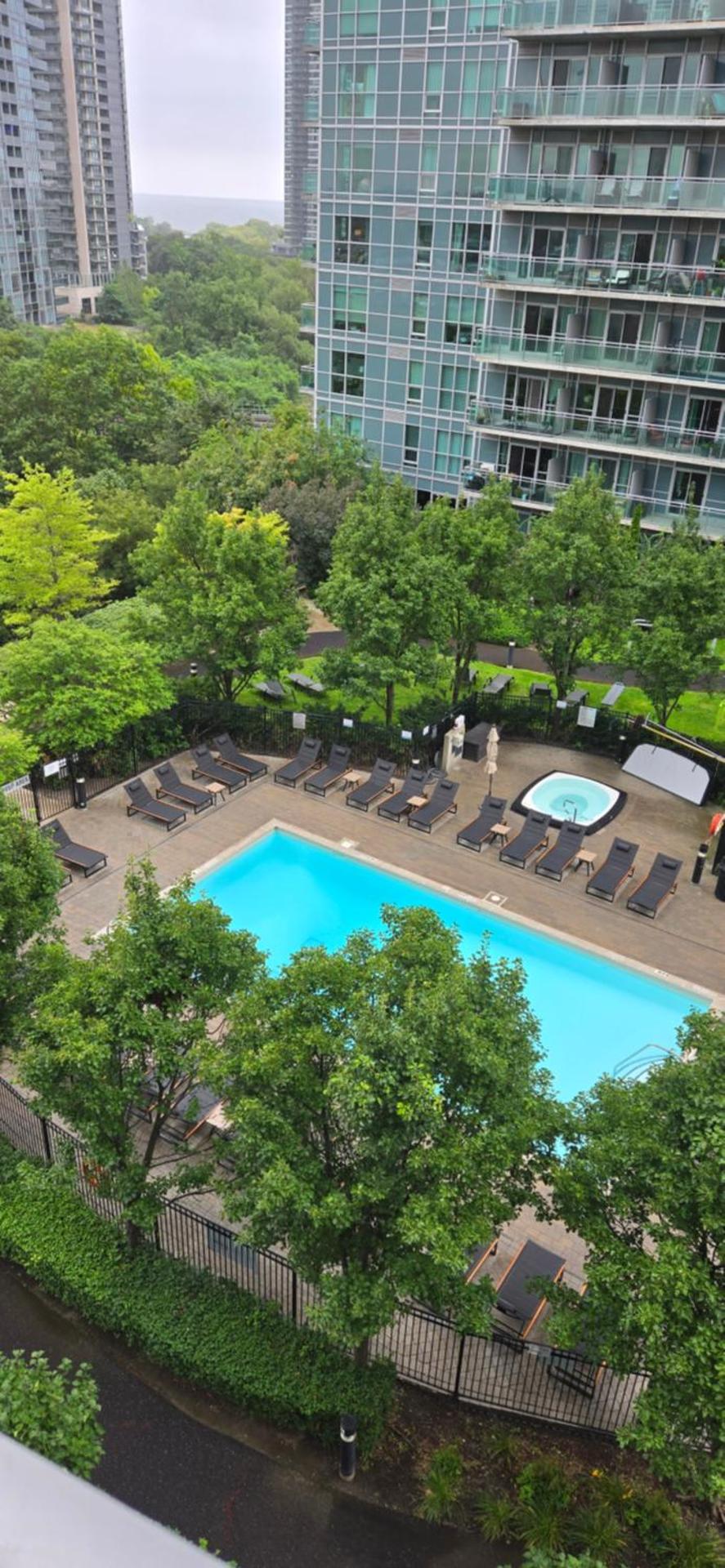 Lovely condo near Lake Ontario