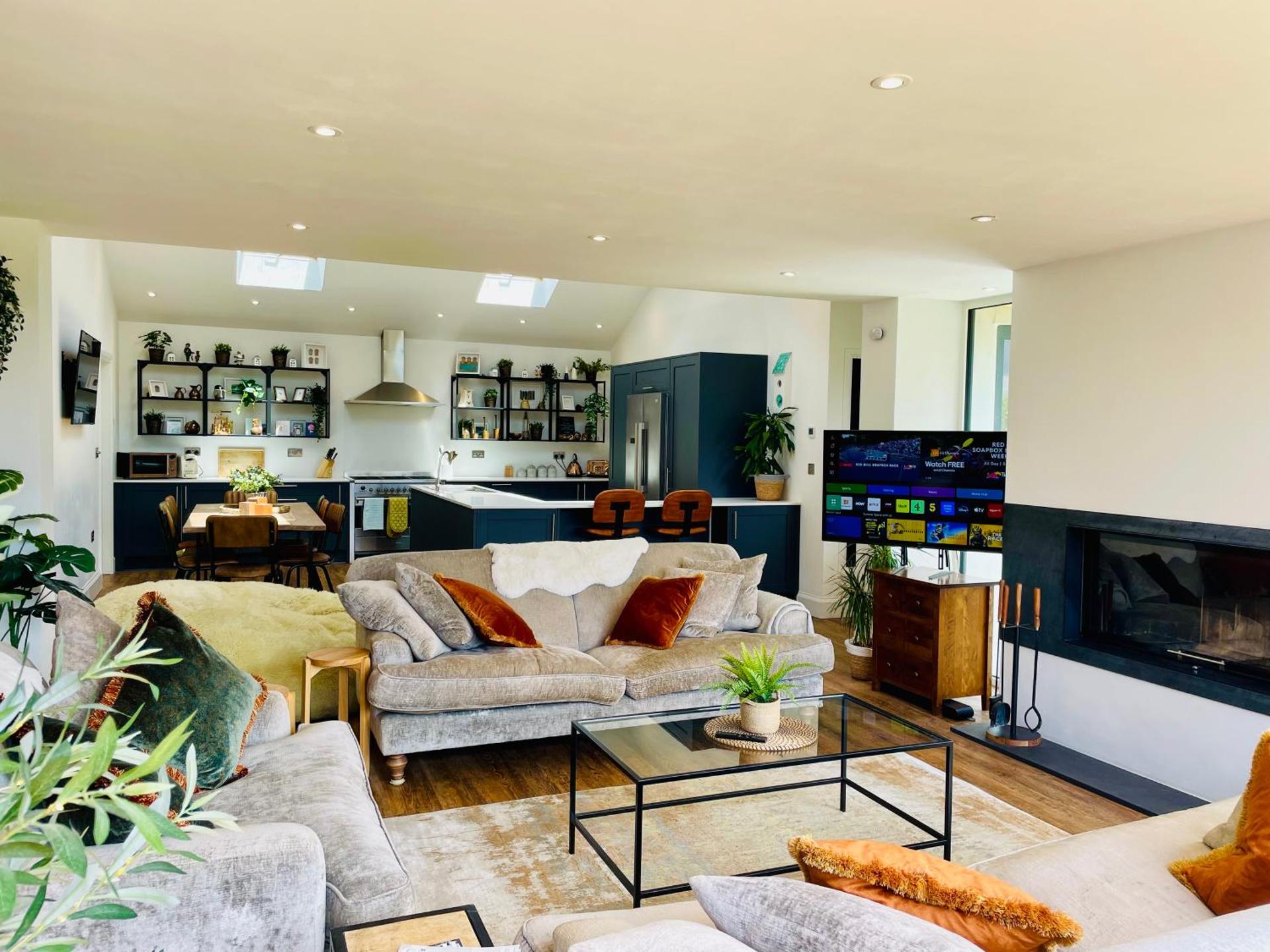 The Cuckoo's Retreat - Luxurious home with private garden & jacuzzi