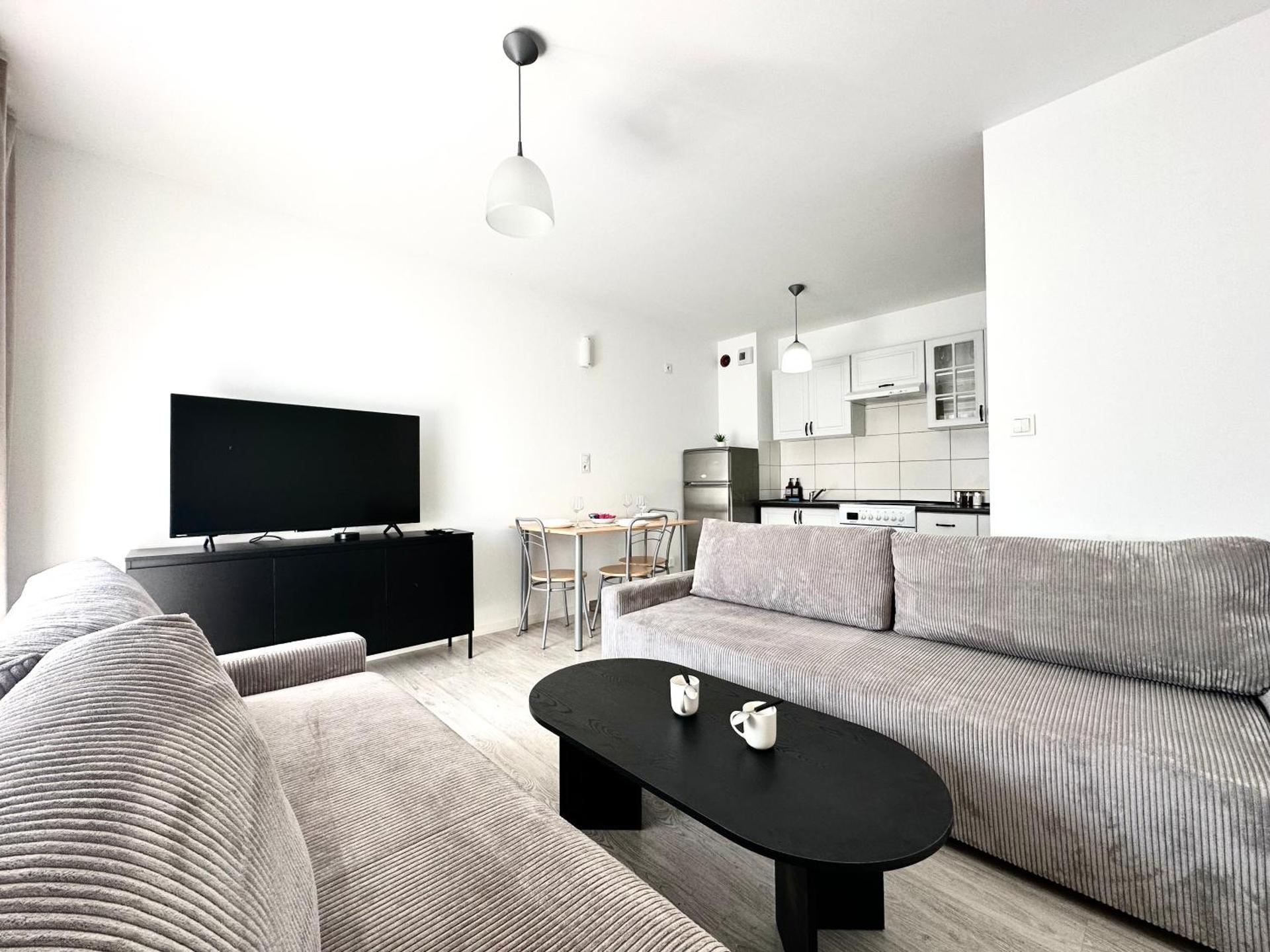 Iwaszkiewicza Apartment - Parking & Balcony