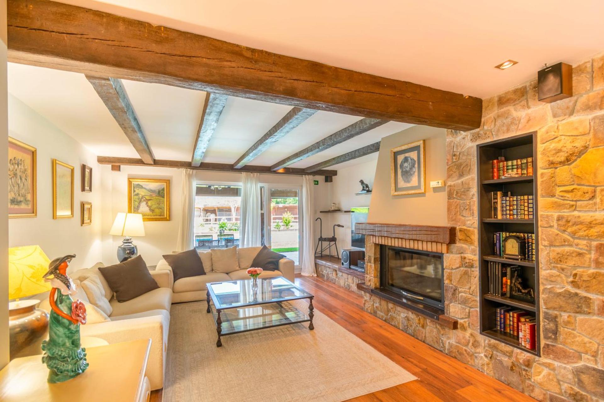 Espectacular casa con piscina próxima a Pamplona