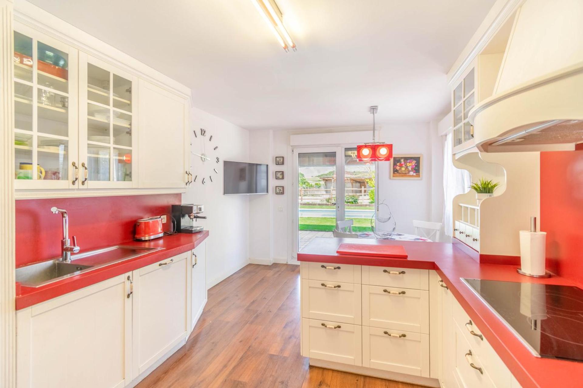 Espectacular casa con piscina próxima a Pamplona