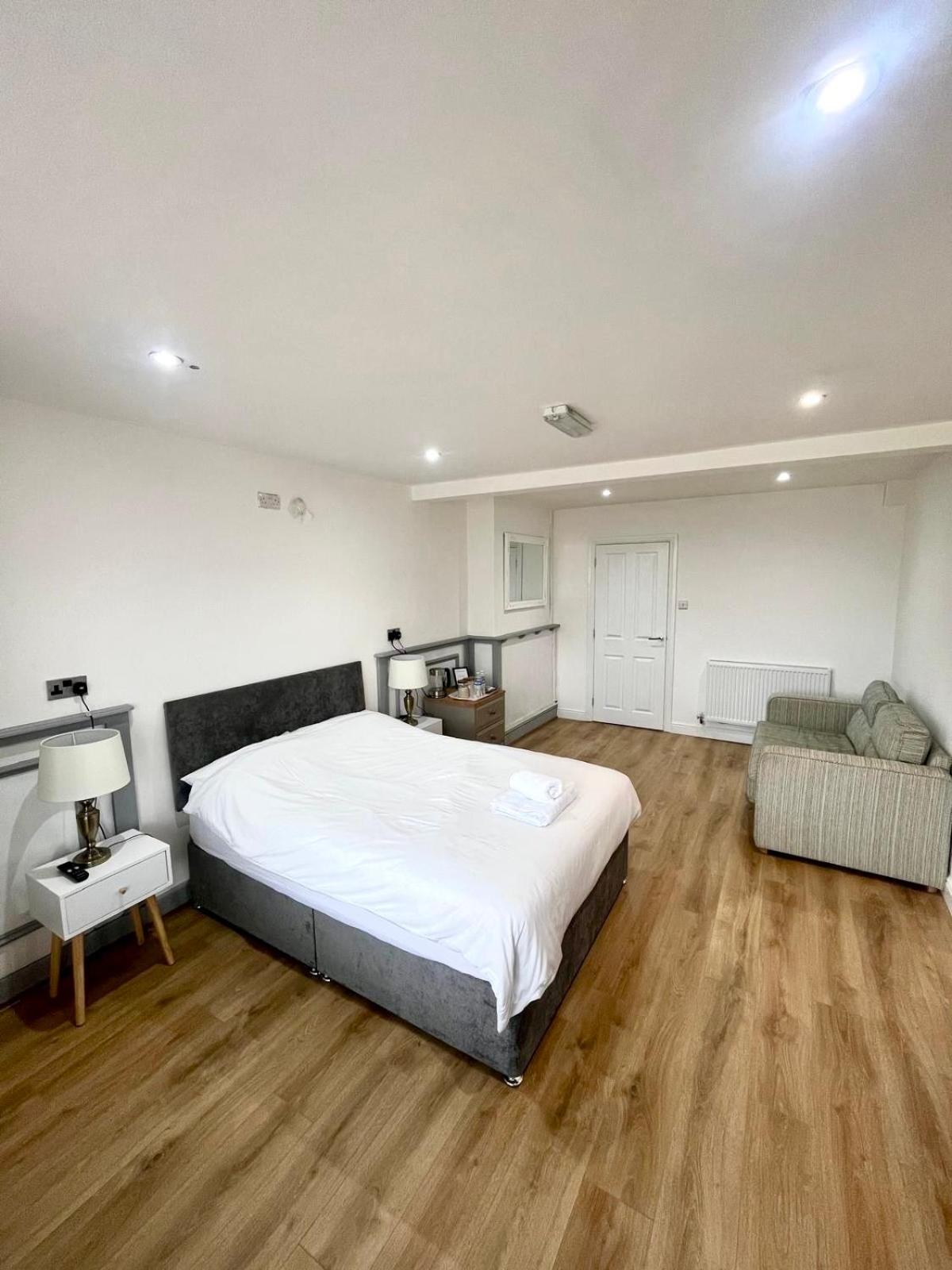 The Dublin Packet Number 5 Family Room