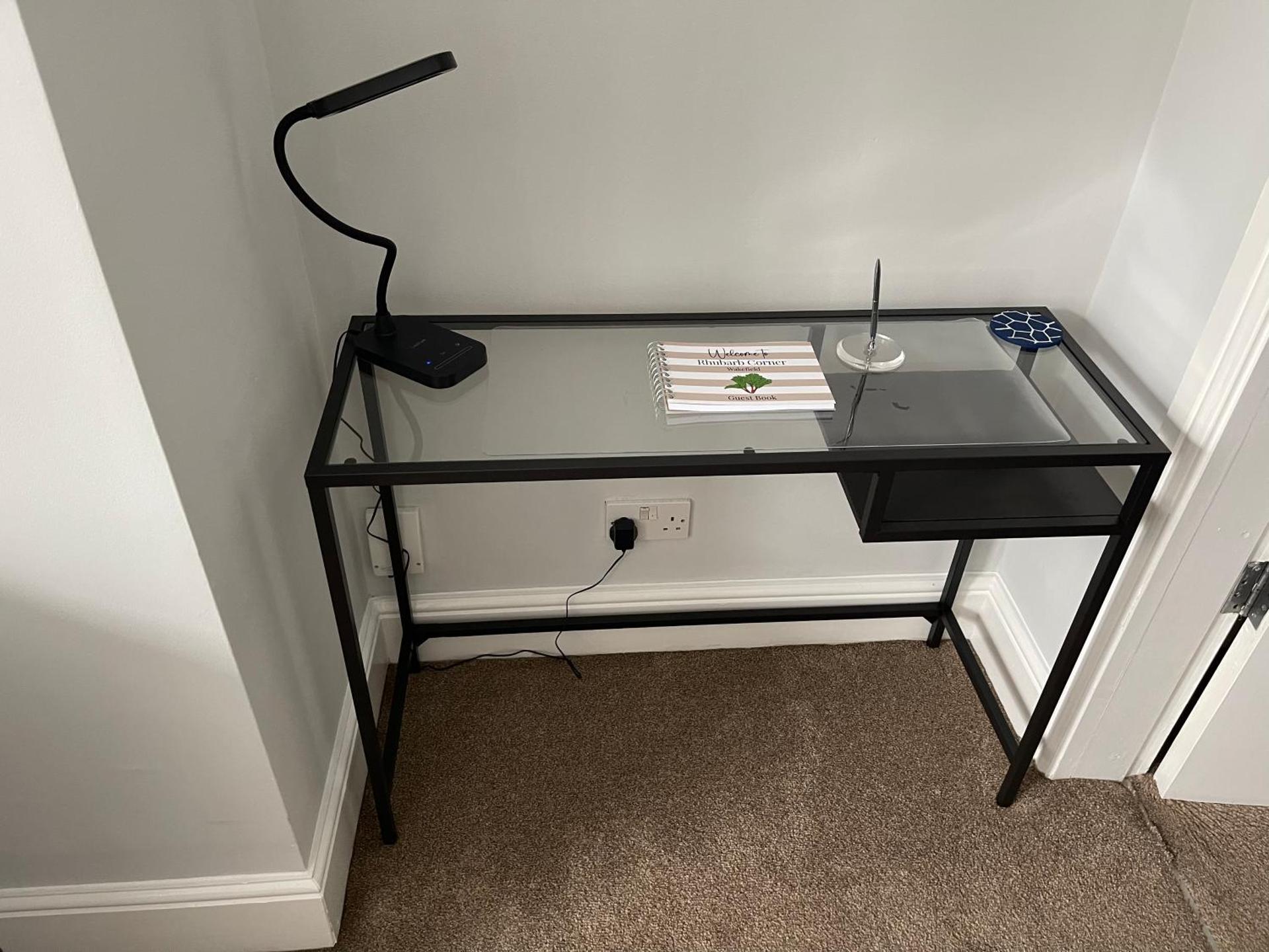 Contractors Business Families Relocation Accommodation enjoy Fast WiFi Large Screen Smart TV and SKY Sports in this Spotless Ground Floor apartment