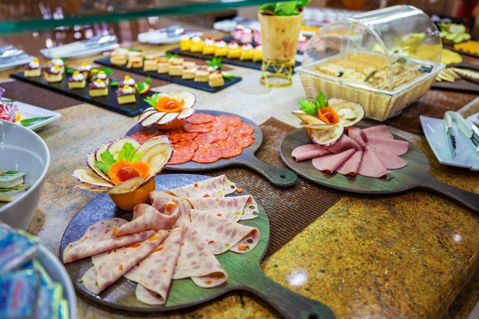 Restaurant/places to eat