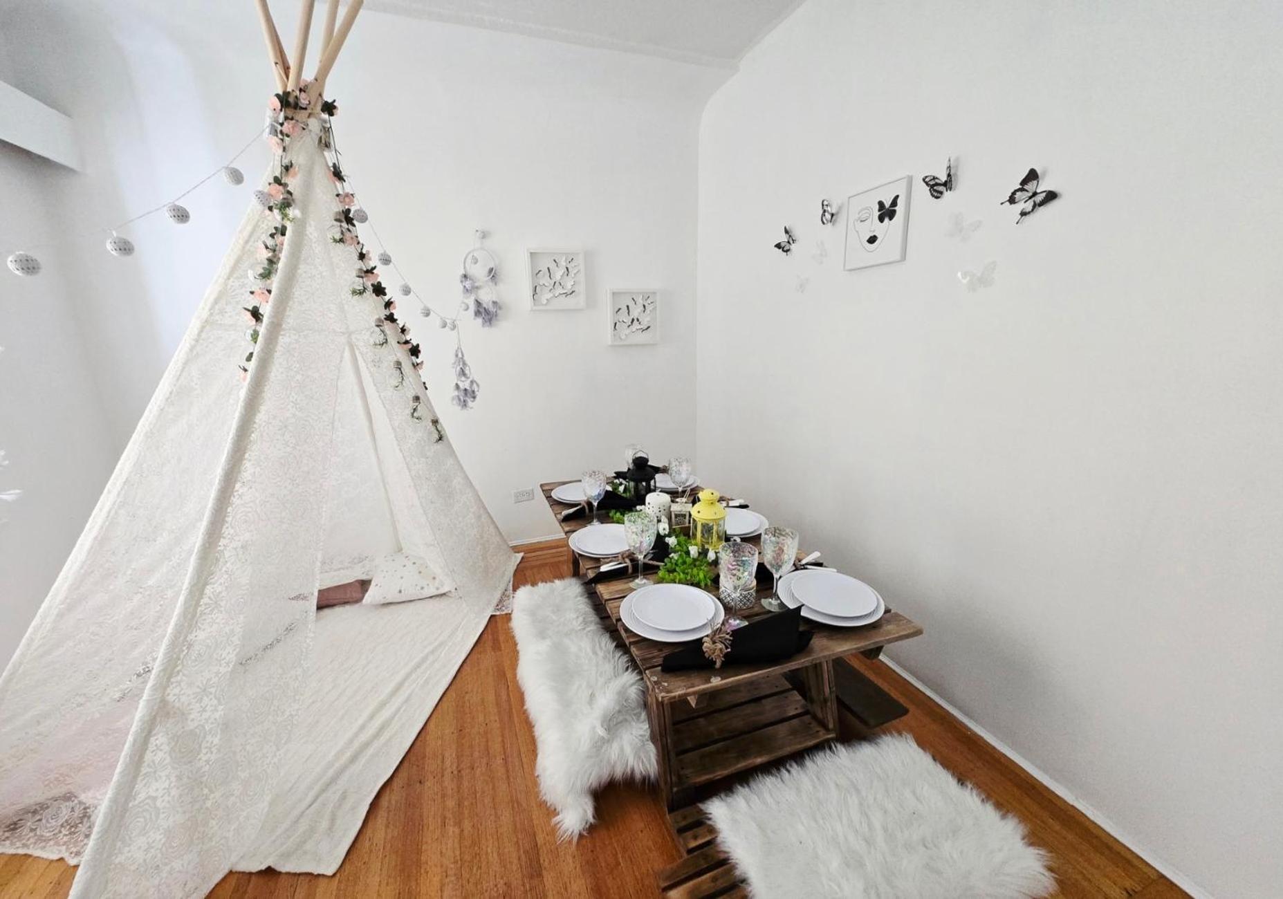 Private 2 BR Cozy Home Private Parking Free Sparkling and Goodies! 4 mins from Metrotown