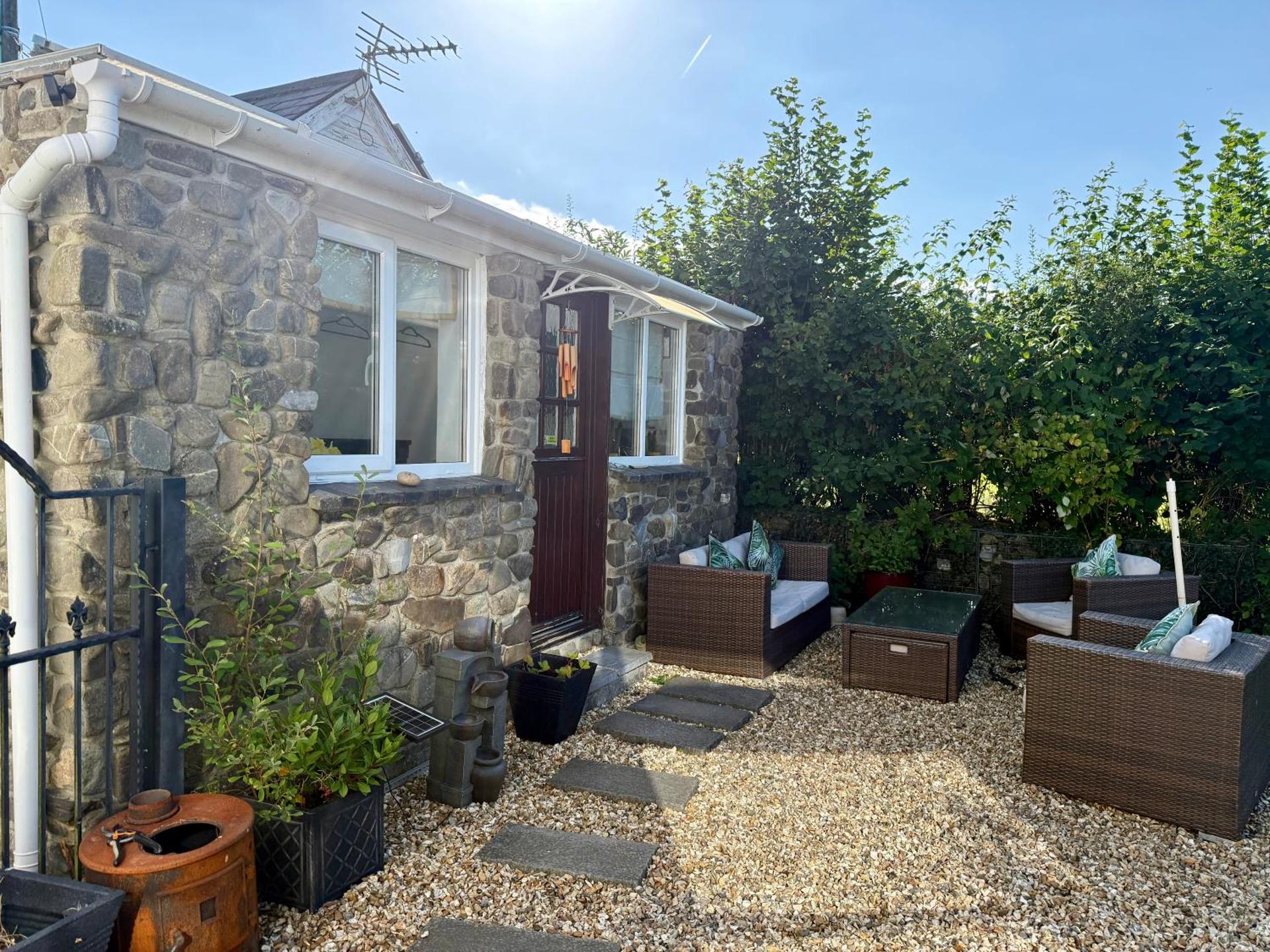 Daffodil House , West Wales