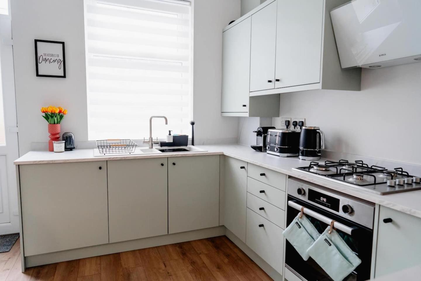 Sawley Cottage Above Rubies Canal, Cafes, Bars!