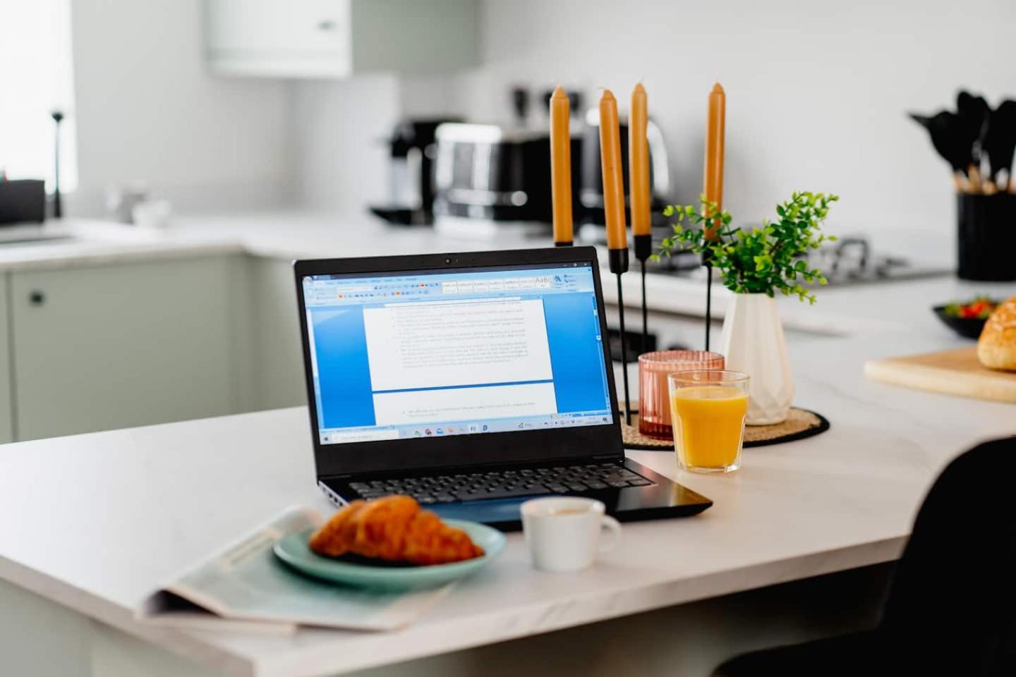 Sawley Cottage Above Rubies Canal, Cafes, Bars!