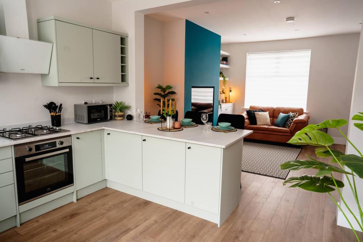 Sawley Cottage Above Rubies Canal, Cafes, Bars!