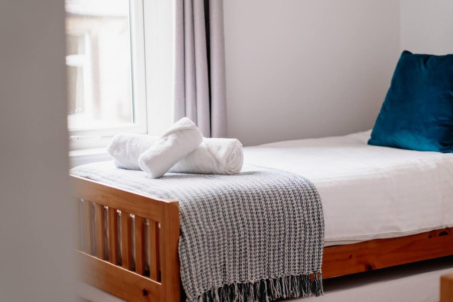 Sawley Cottage Above Rubies Canal, Cafes, Bars!