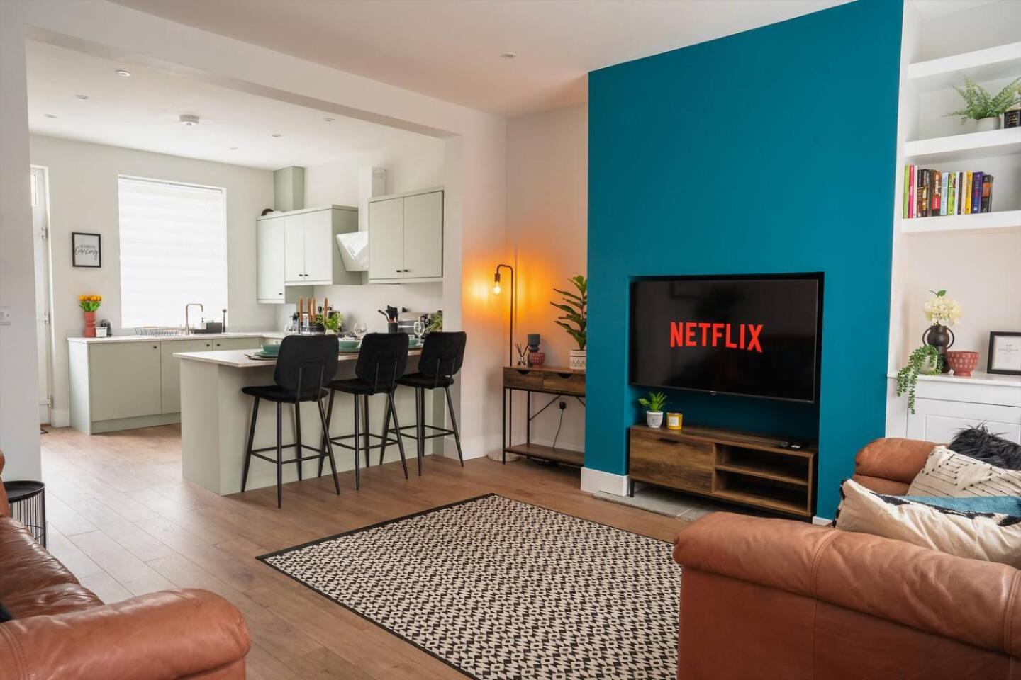 Sawley Cottage Above Rubies Canal, Cafes, Bars!