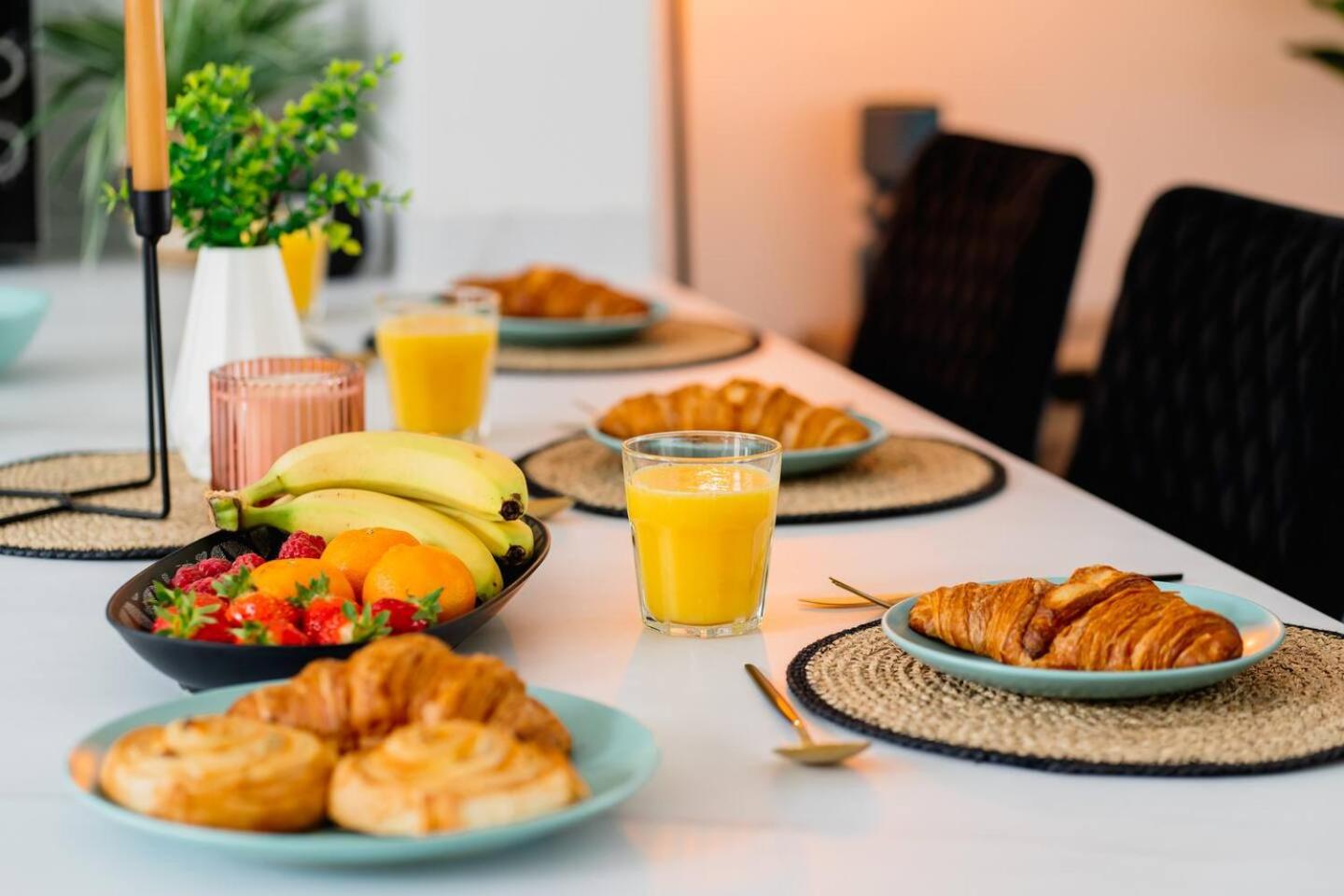 Sawley Cottage Above Rubies Canal, Cafes, Bars!