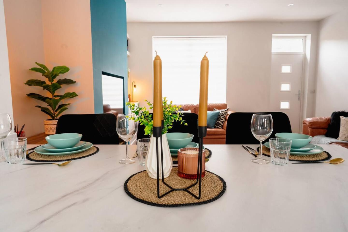 Sawley Cottage Above Rubies Canal, Cafes, Bars!