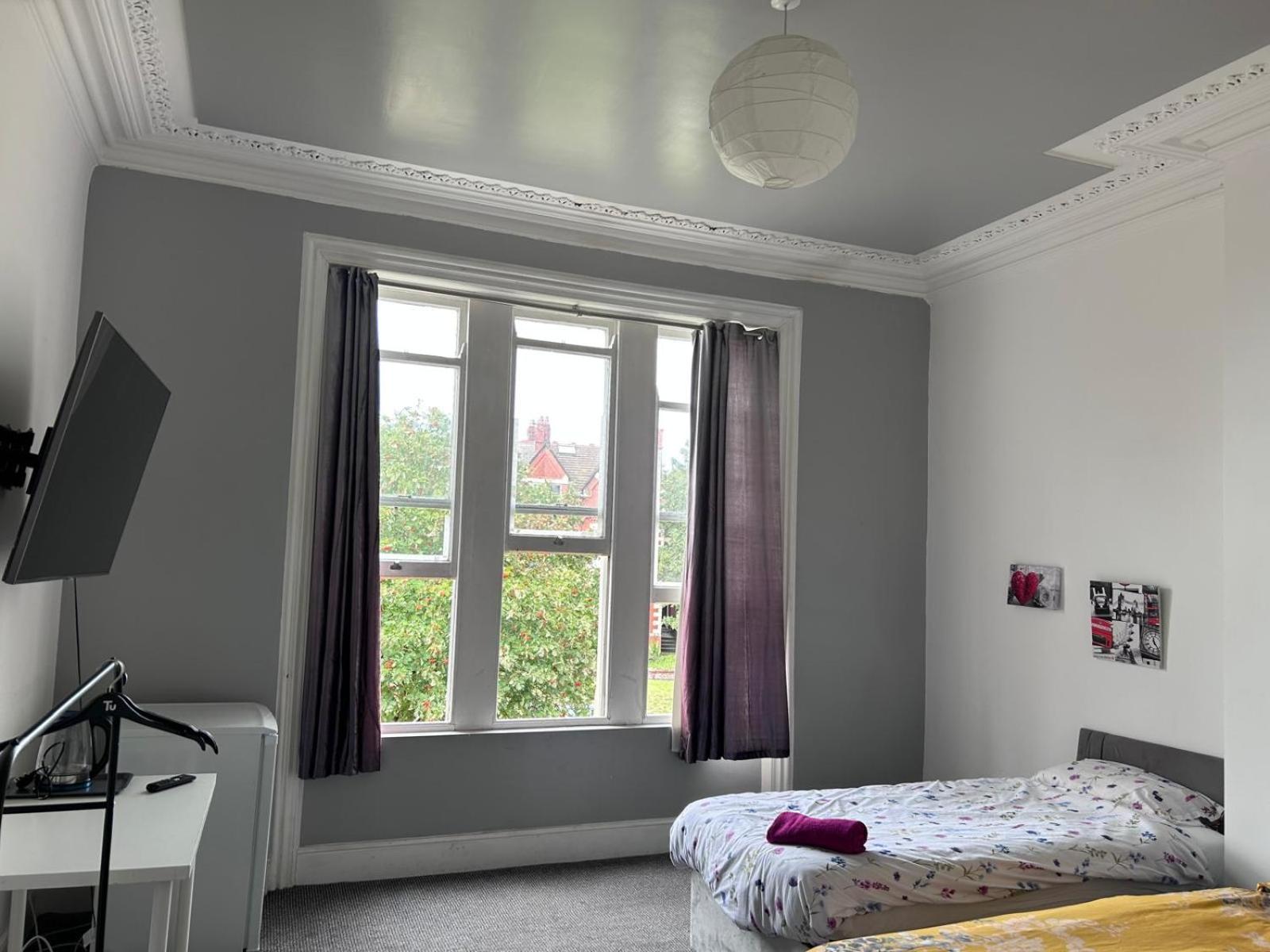 Green-Lodge Triple Double & Single Rooms Near LFC Anfield Free Street Parking 24-7