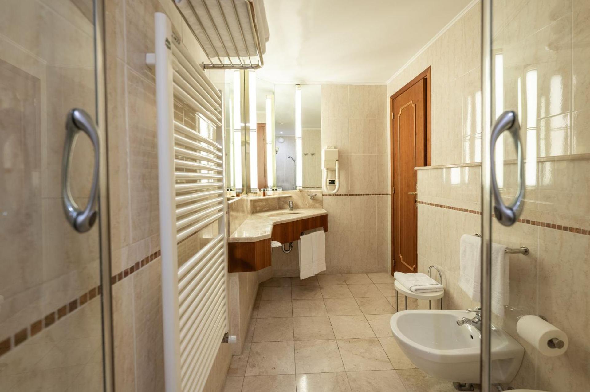 Superior Double or Twin Room with Pool Access