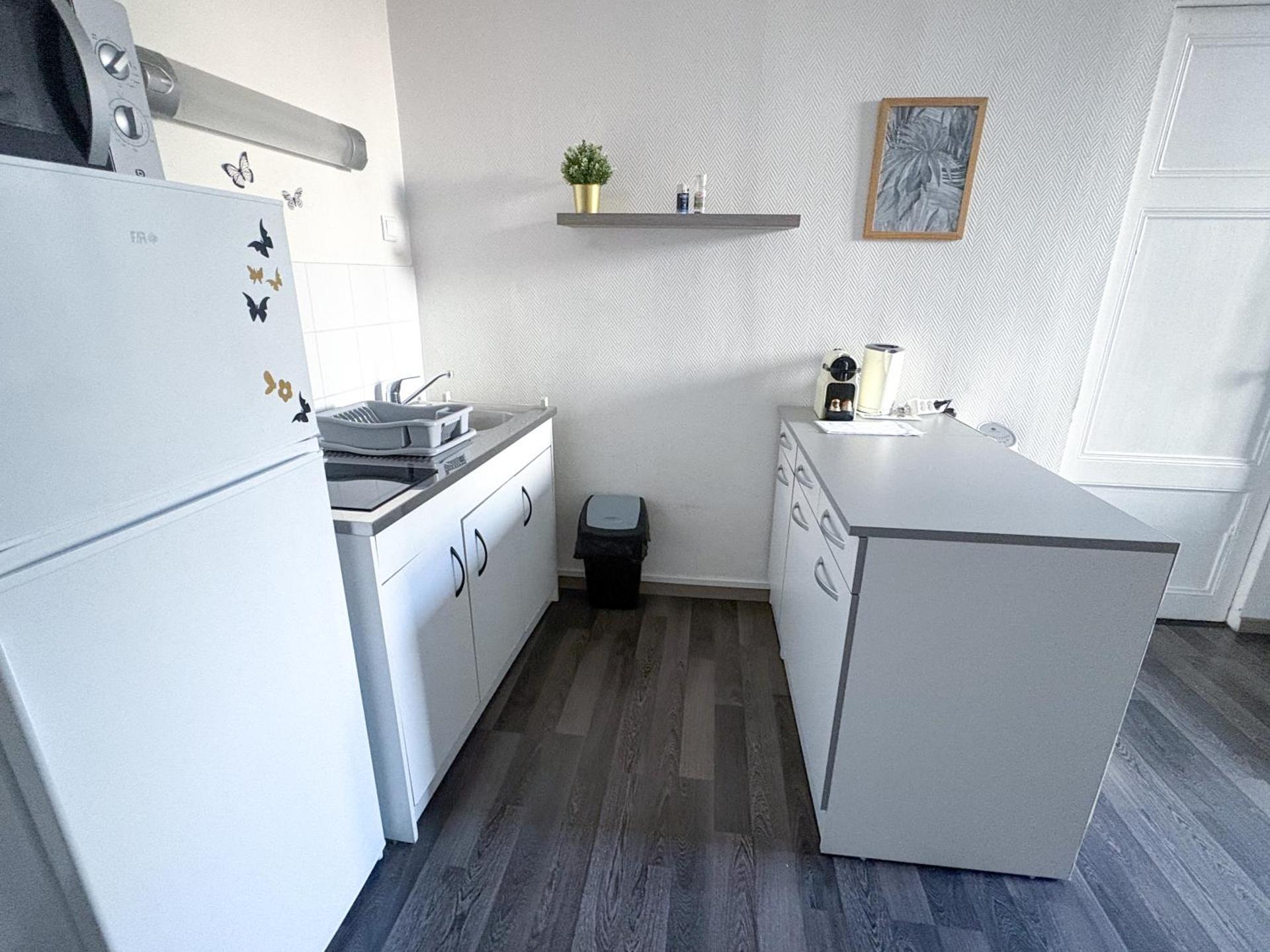 Kitchen or kitchenette