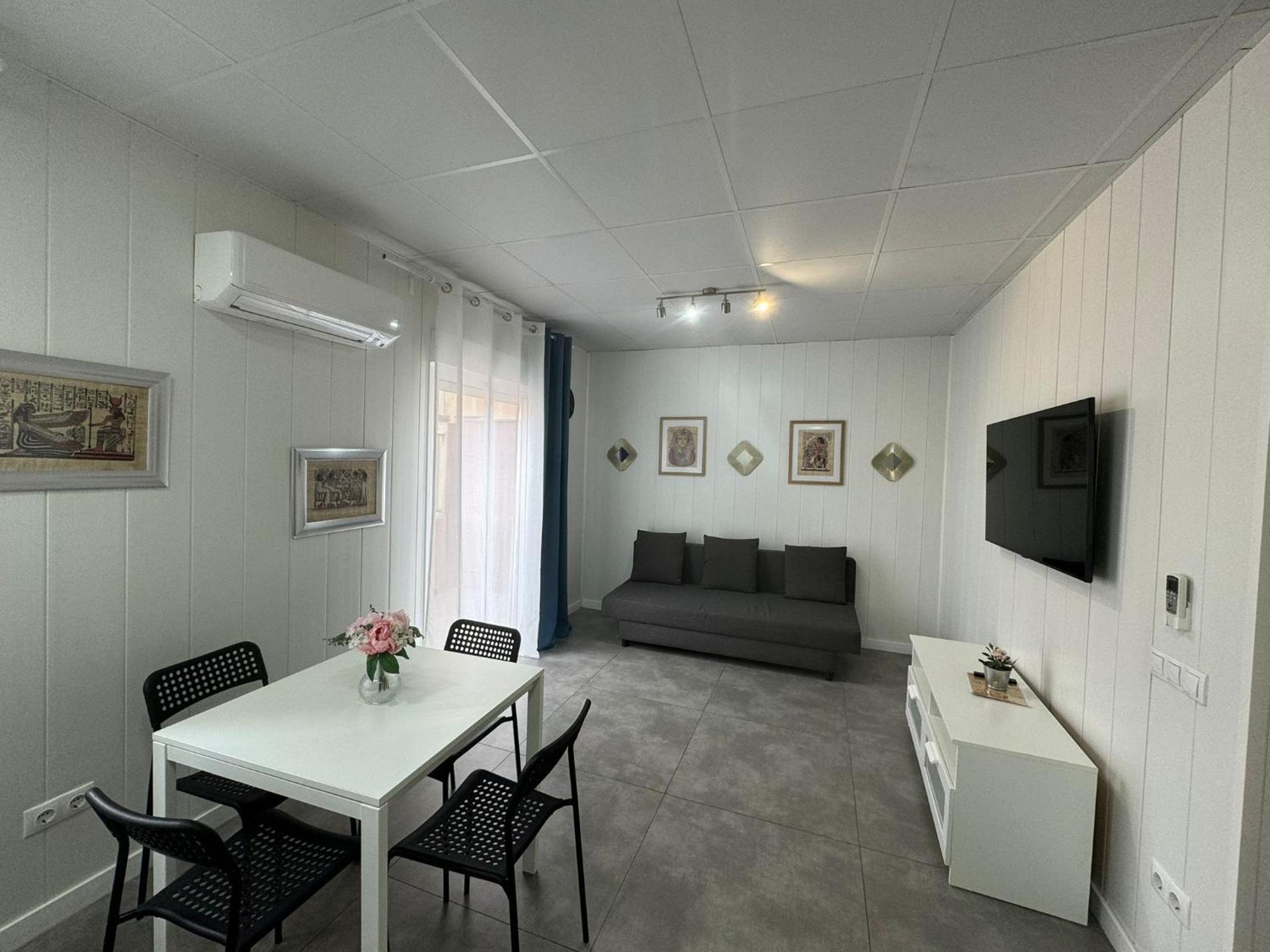 Sunny Terrace Apartment