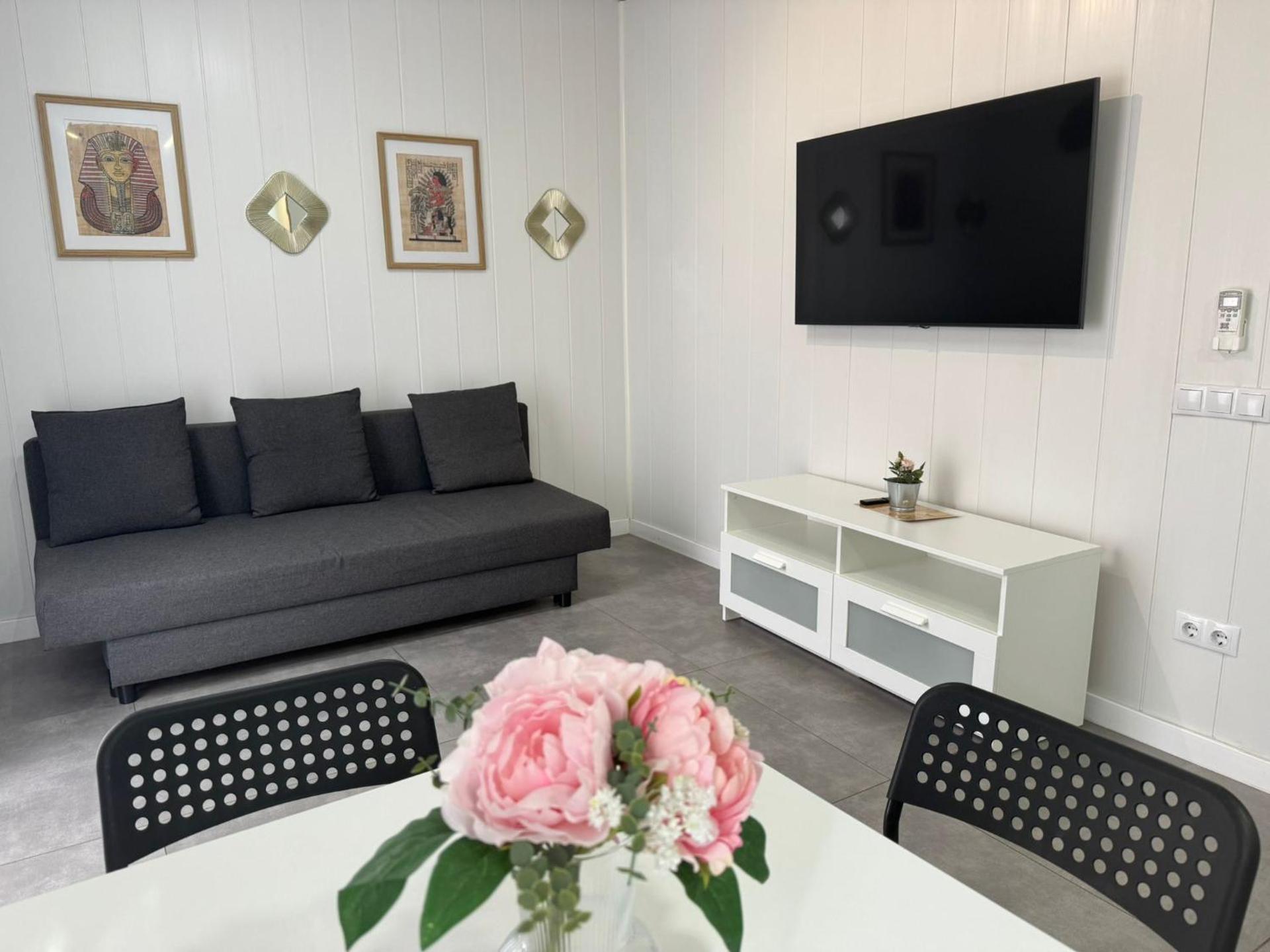 Sunny Terrace Apartment