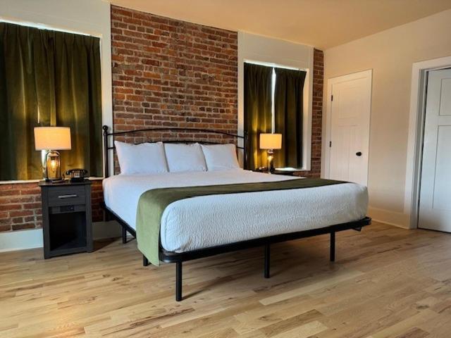 Historic Griffin Hotel