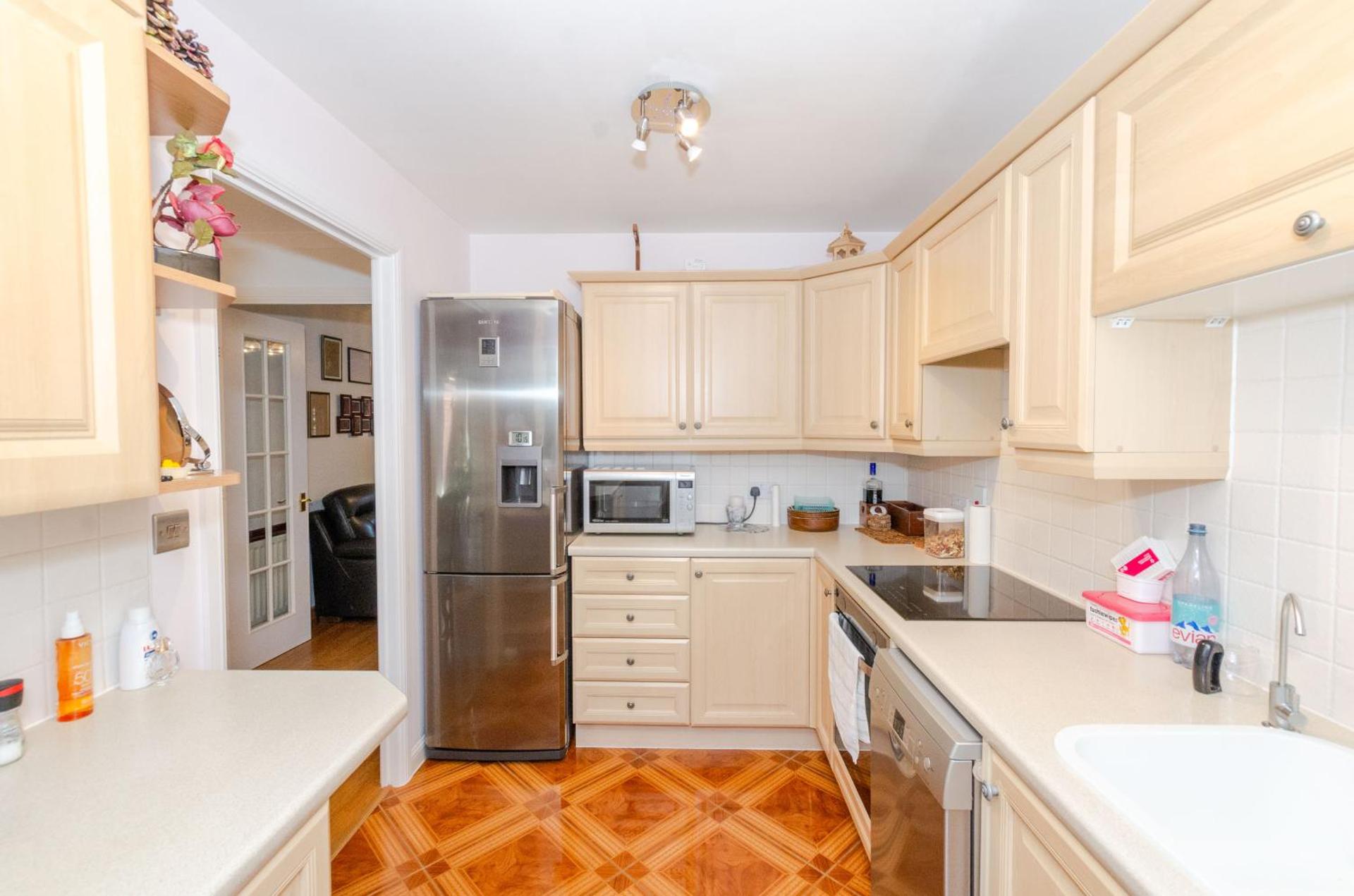 A Riverside Paradise in The City w Garden and Free Parking - A 2 Bed Home in London Sleeps 4!