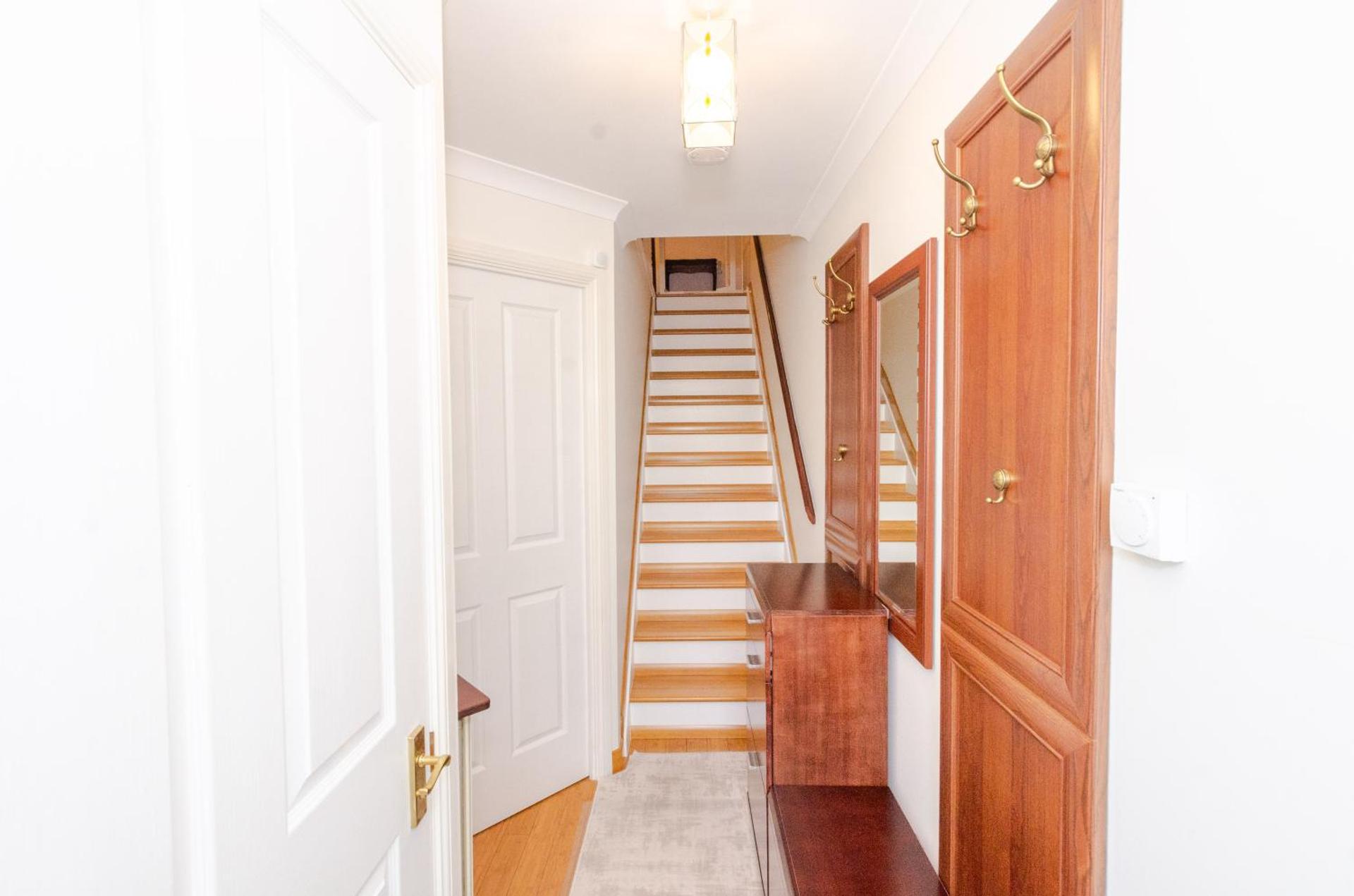 A Riverside Paradise in The City w Garden and Free Parking - A 2 Bed Home in London Sleeps 4!