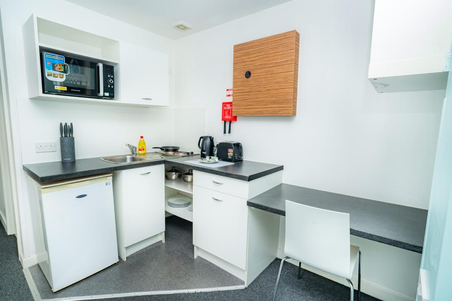 Lovely Modern Central Coventry Budget Studio