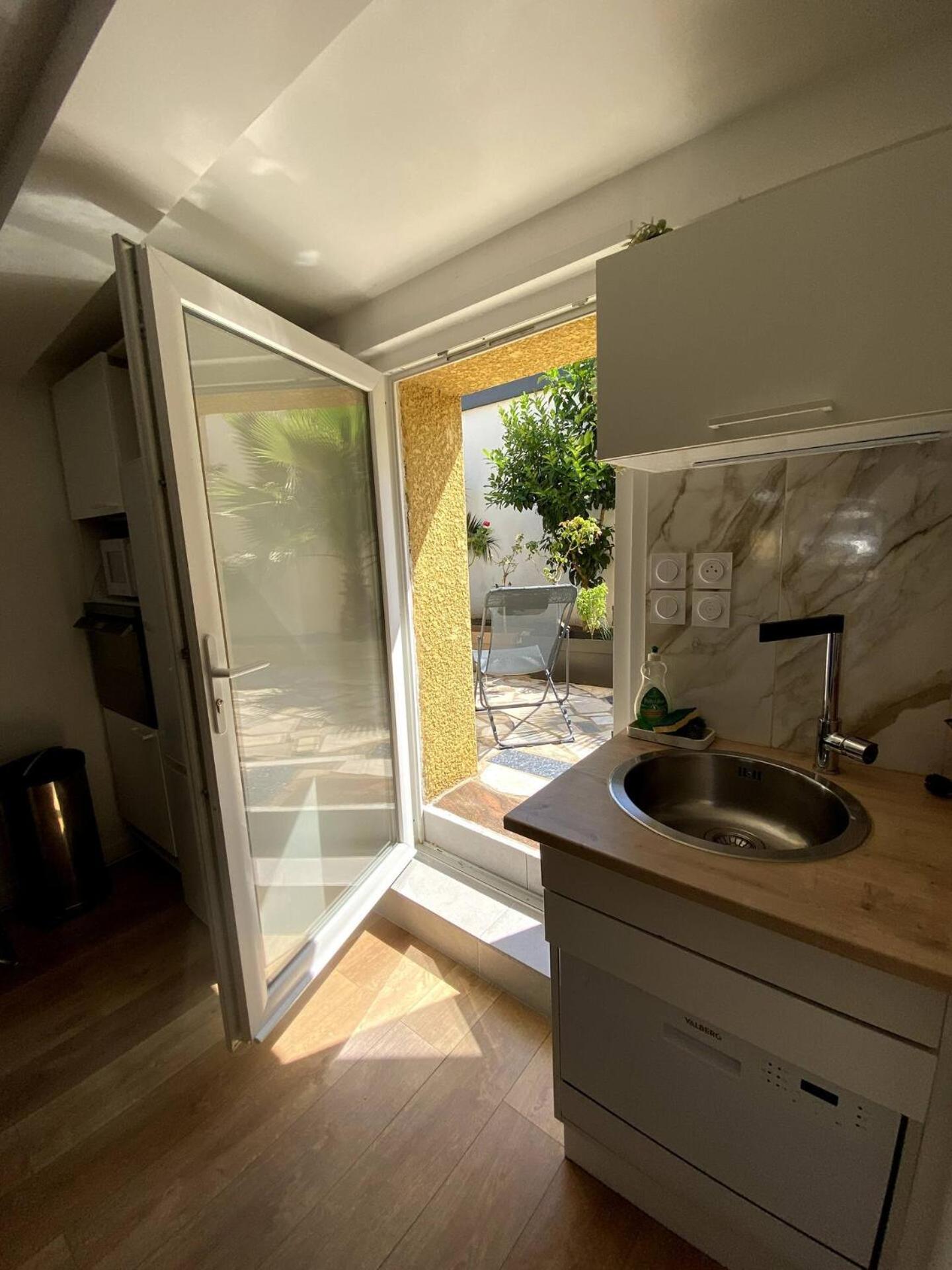 Kitchen or kitchenette