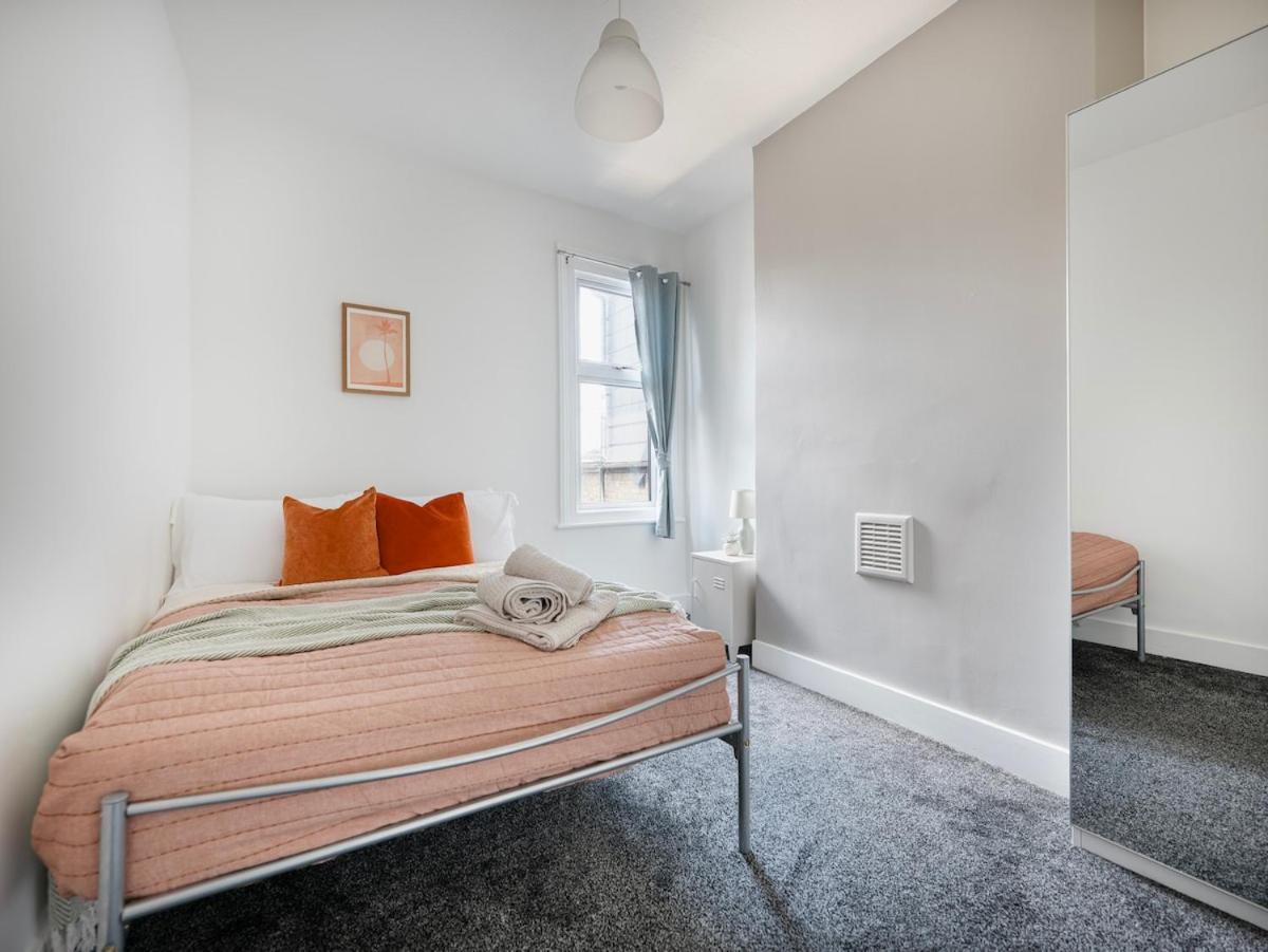 3 bdr House - Garden, easy access to centrl London