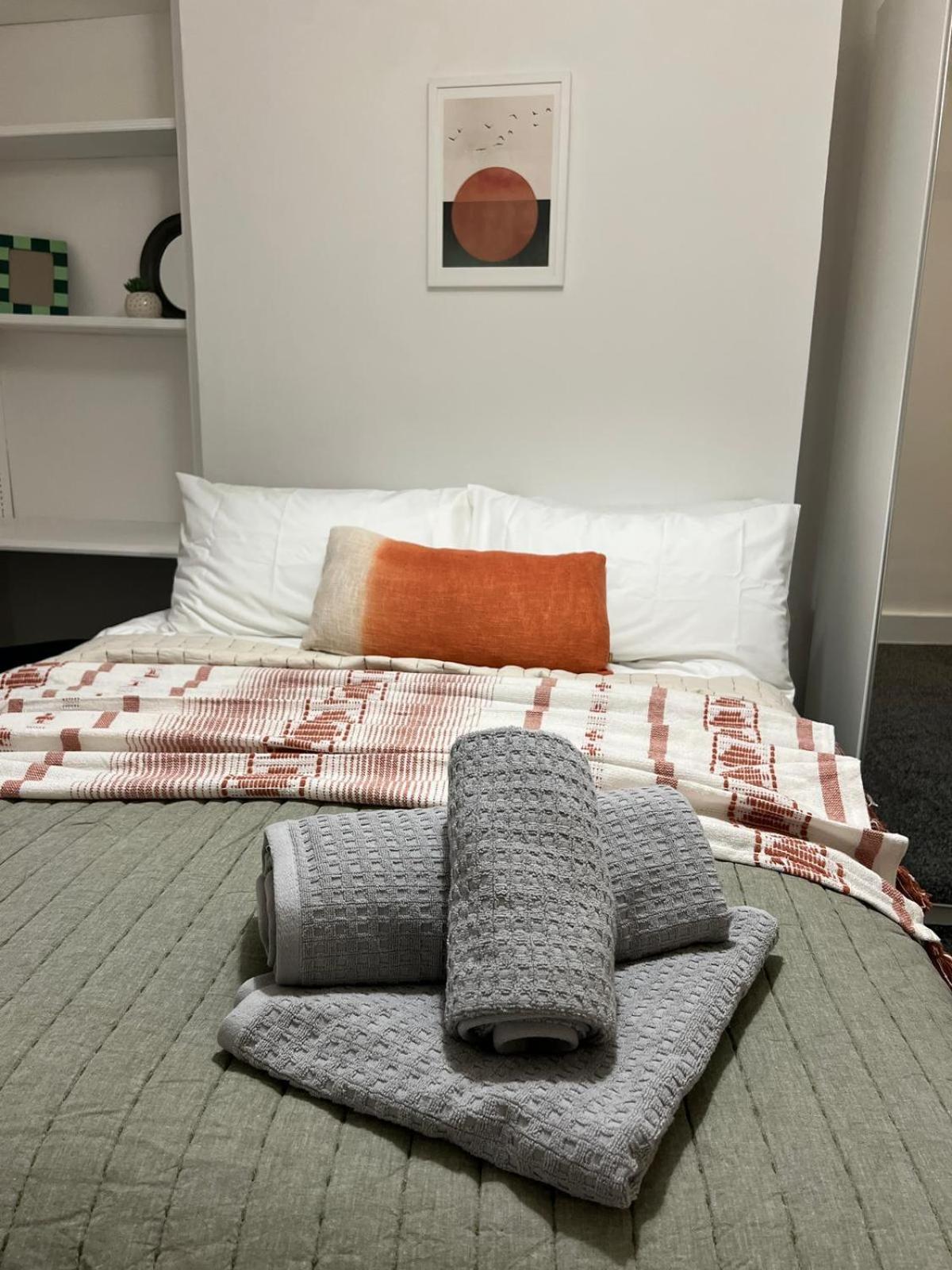 3 bdr House - Garden, easy access to centrl London