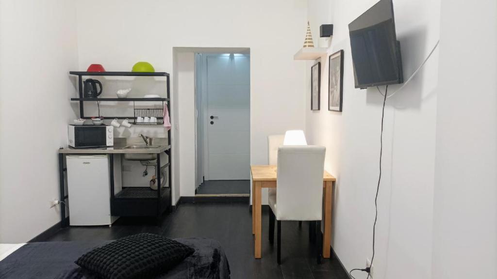 little roma apartment