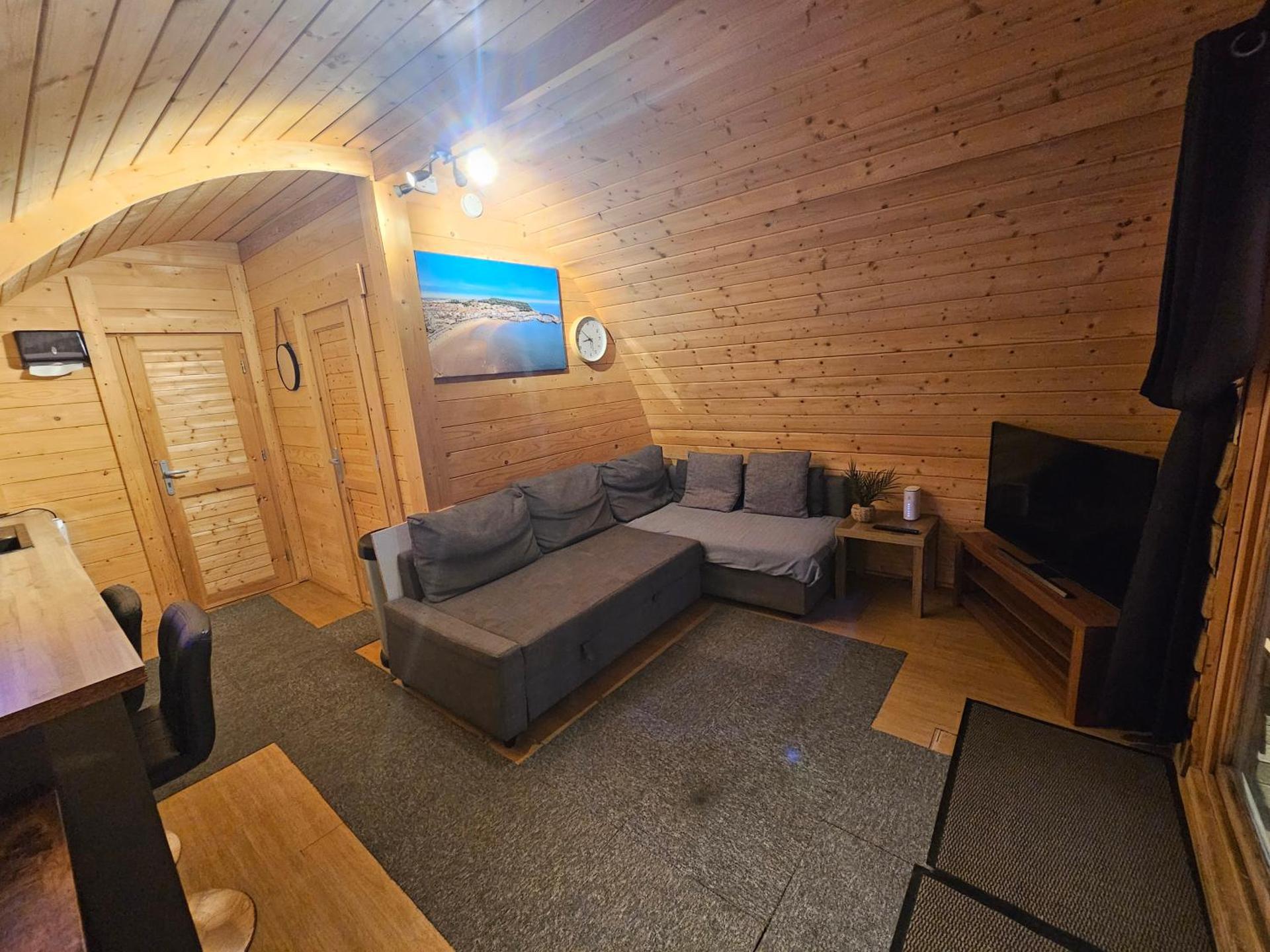 Glamping Pod with Wood Fired Hot Tub