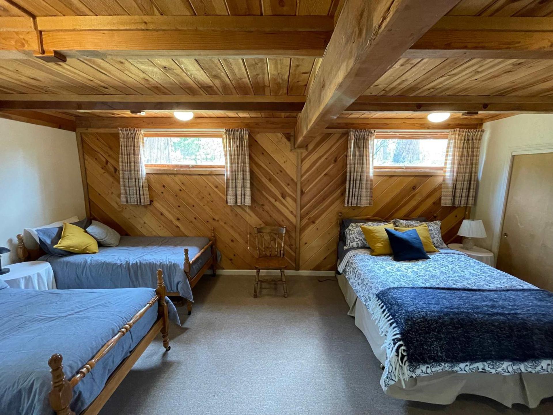 Blue Lake Chalet- 3 Bedroom + Loft/Pool Table in Arnold/Bear Valley (Pet-Friendly)