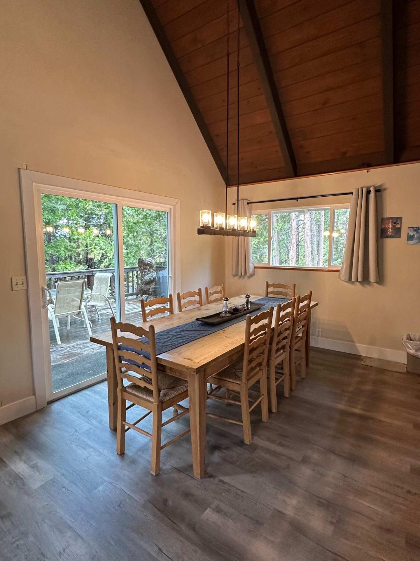 Blue Lake Chalet- 3 Bedroom + Loft/Pool Table in Arnold/Bear Valley (Pet-Friendly)