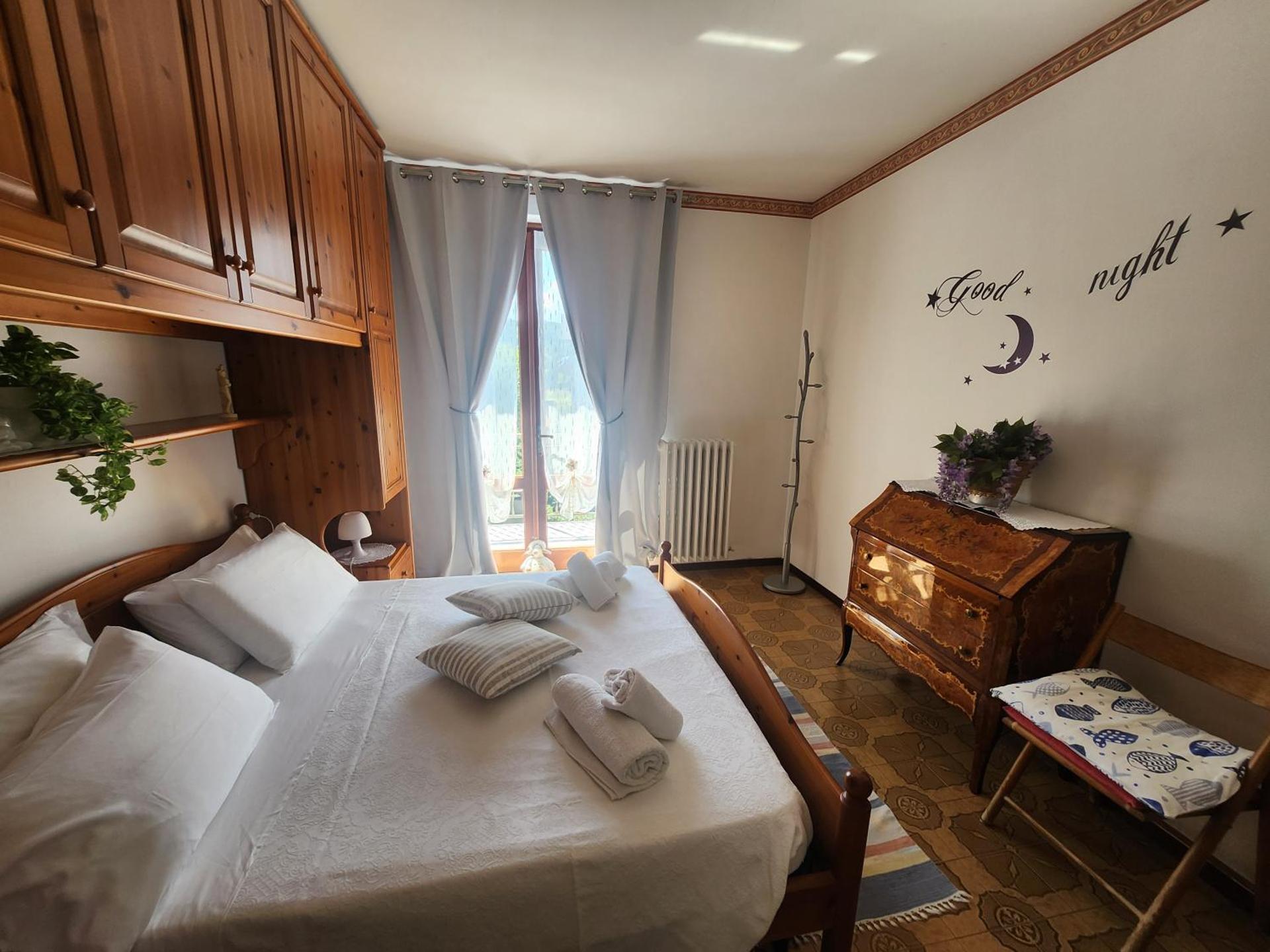 Appartamento L'ulivo 5 chilometri da Varenna vista lago in via privata