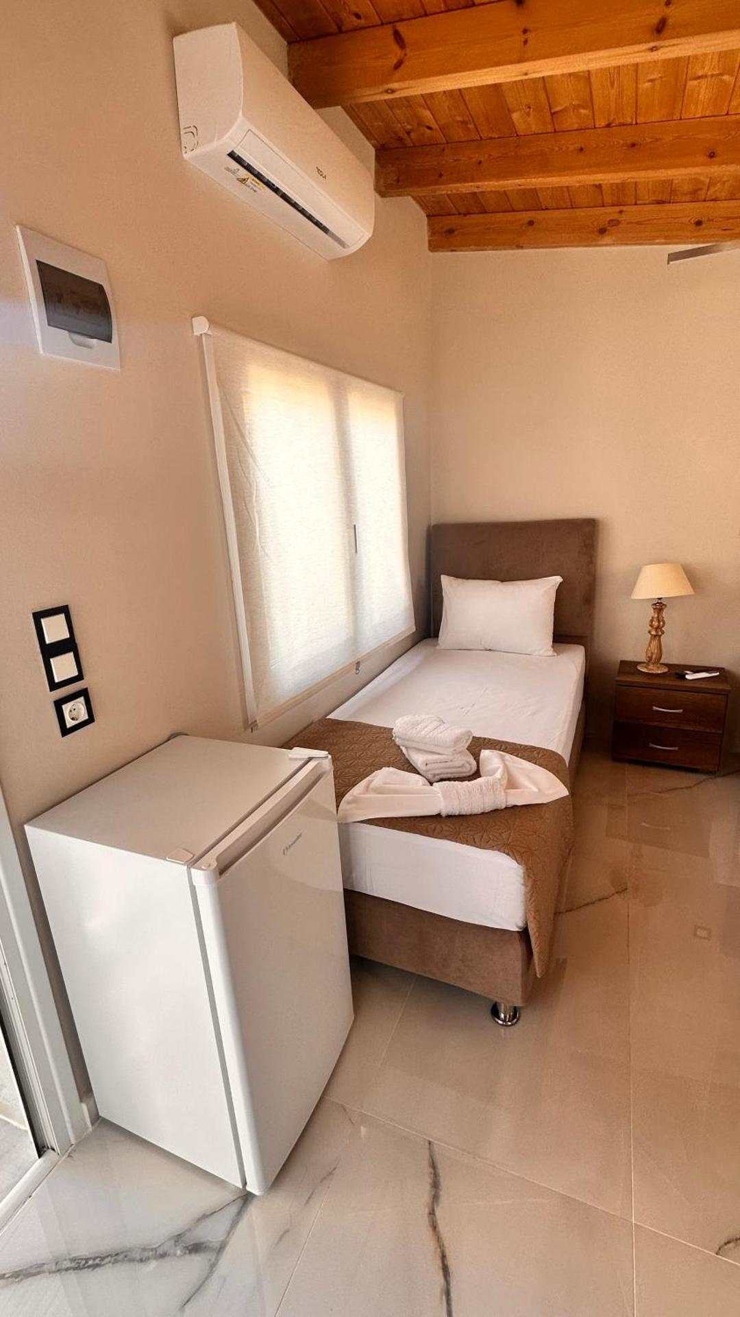 Steven Eleonas apartments