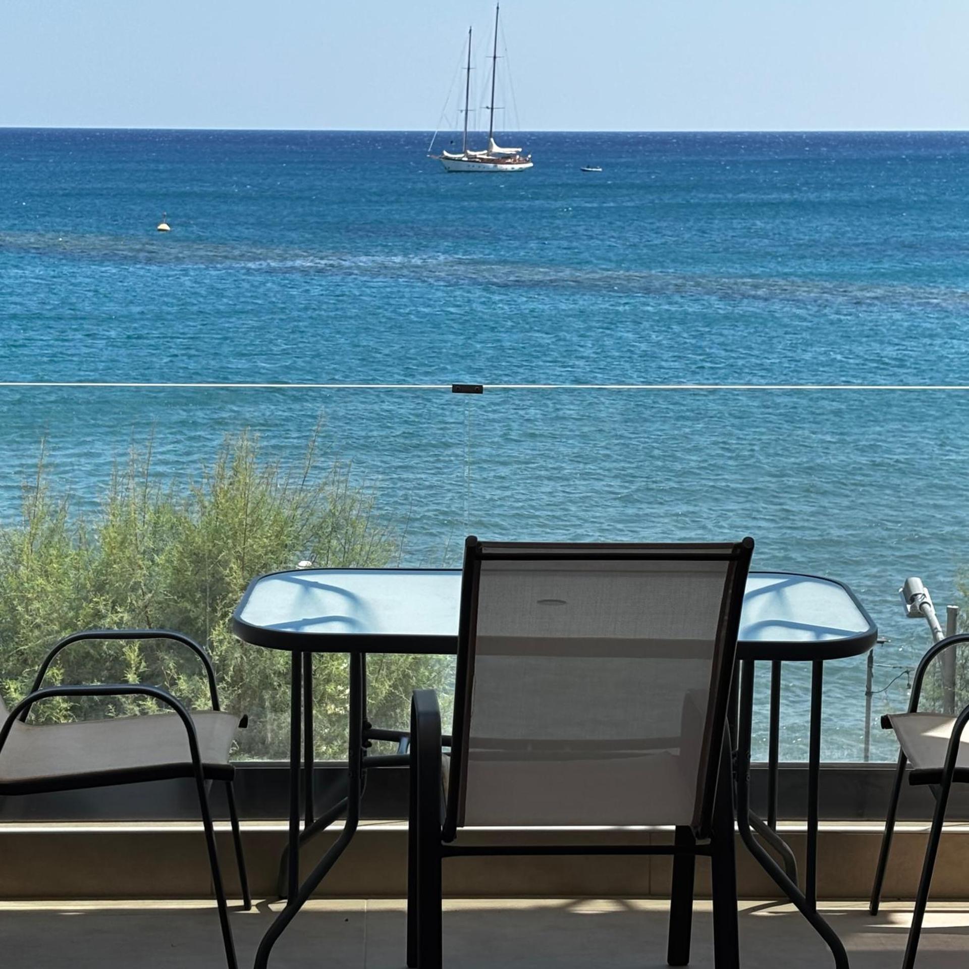 CENTRAL URBAN LUXURY SEA VIEW APT SINCE 2009