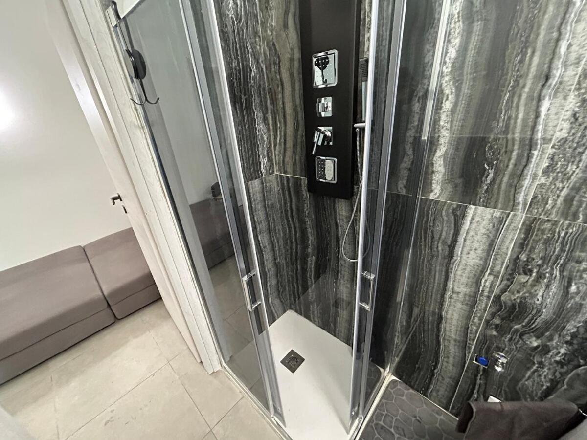 Metro Bengasi sotto casa, Turin top