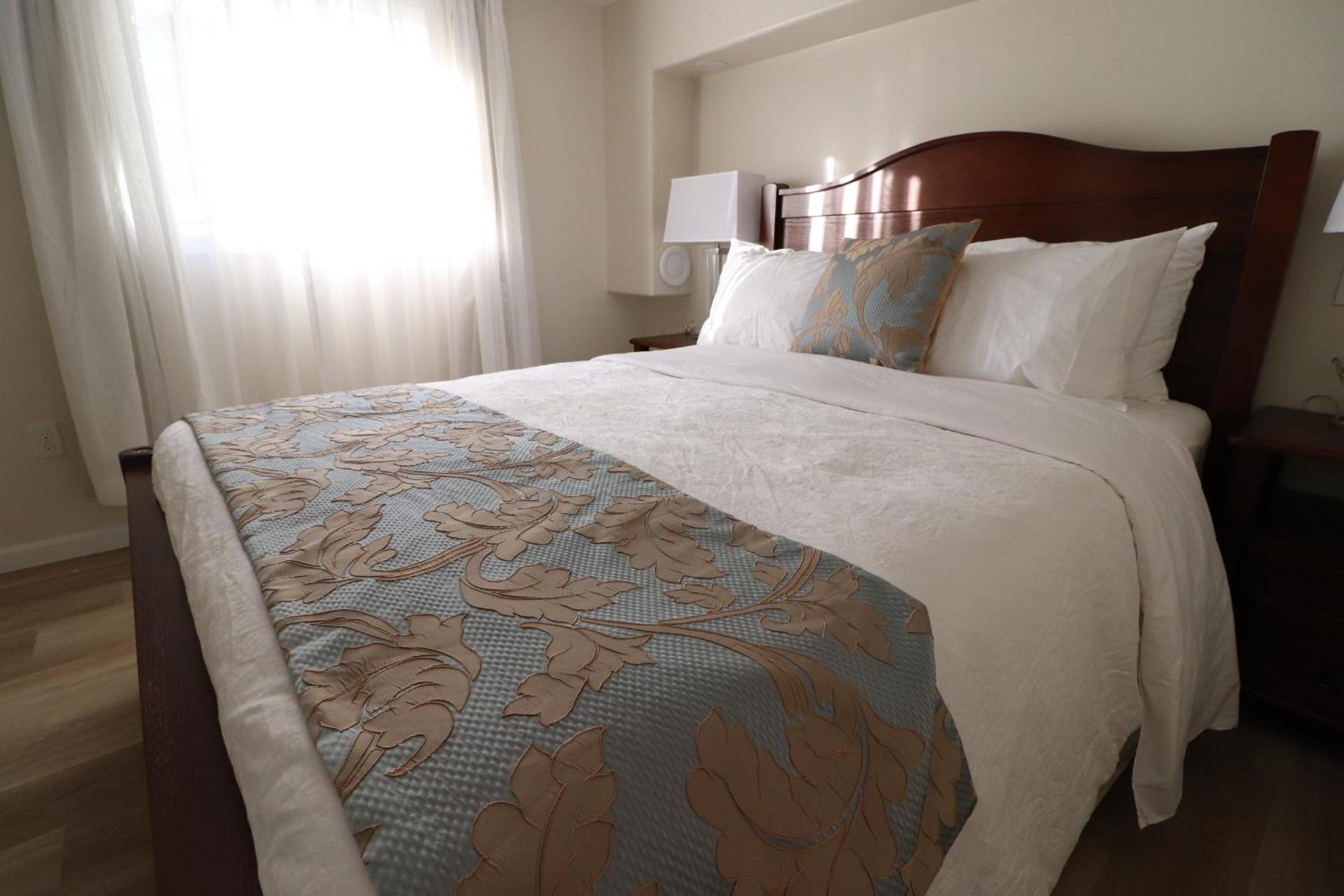 Victoria Gorge Waterway Vacation Home