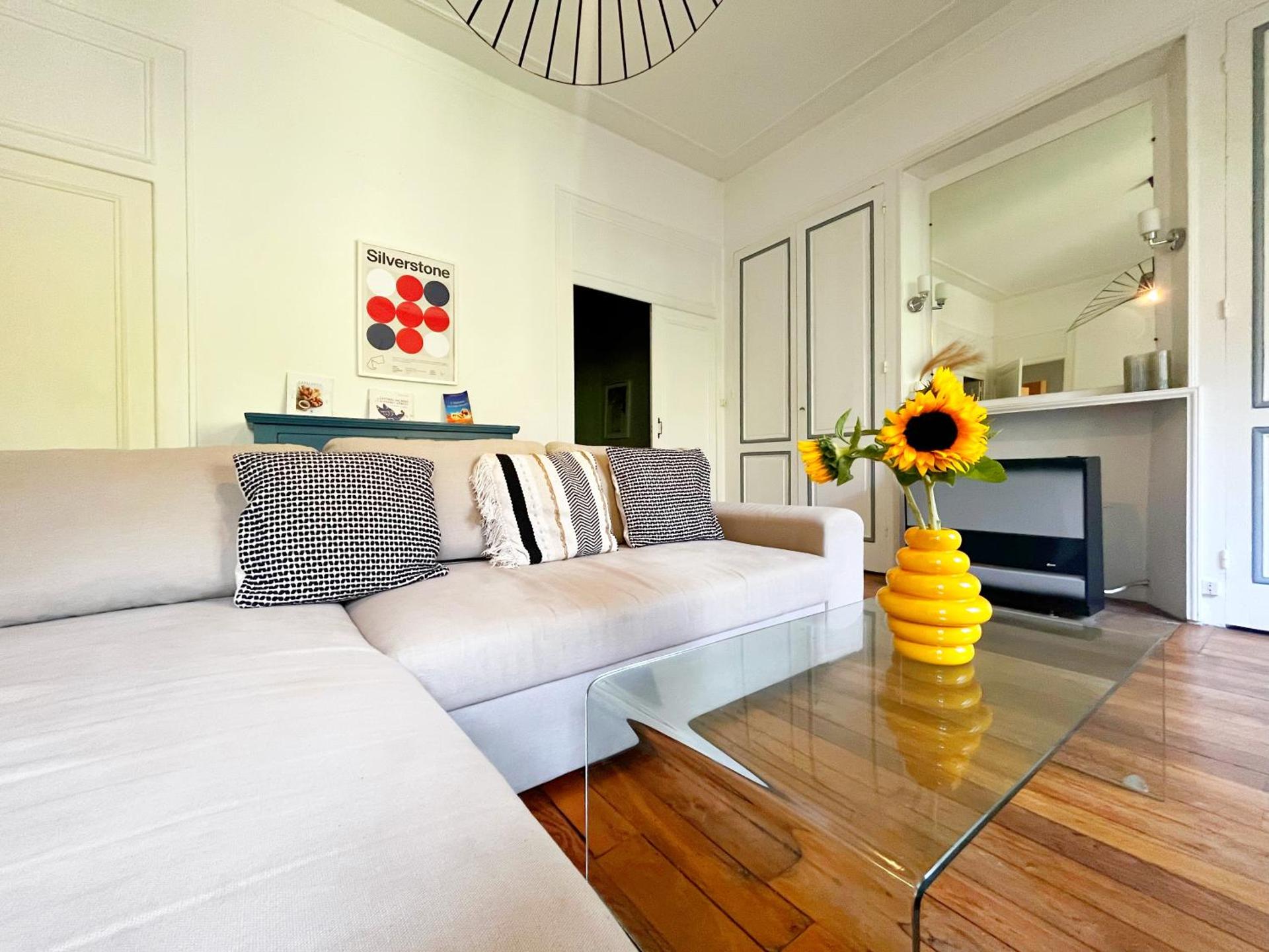 Le Valmy - appartement 6 personnes - check in h24 wifi