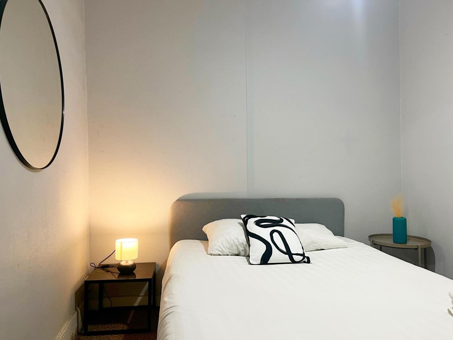 Le Valmy - appartement 6 personnes - check in h24 wifi