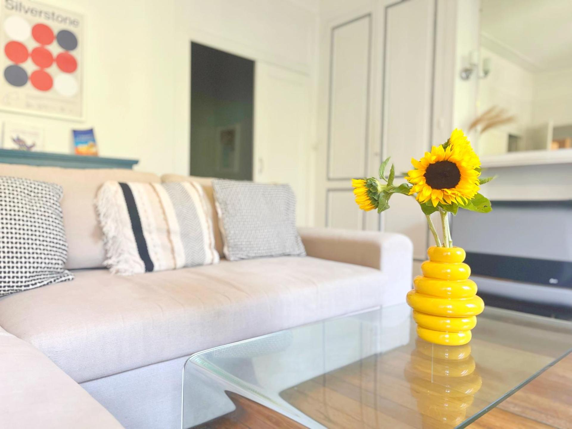 Le Valmy - appartement 6 personnes - check in h24 wifi