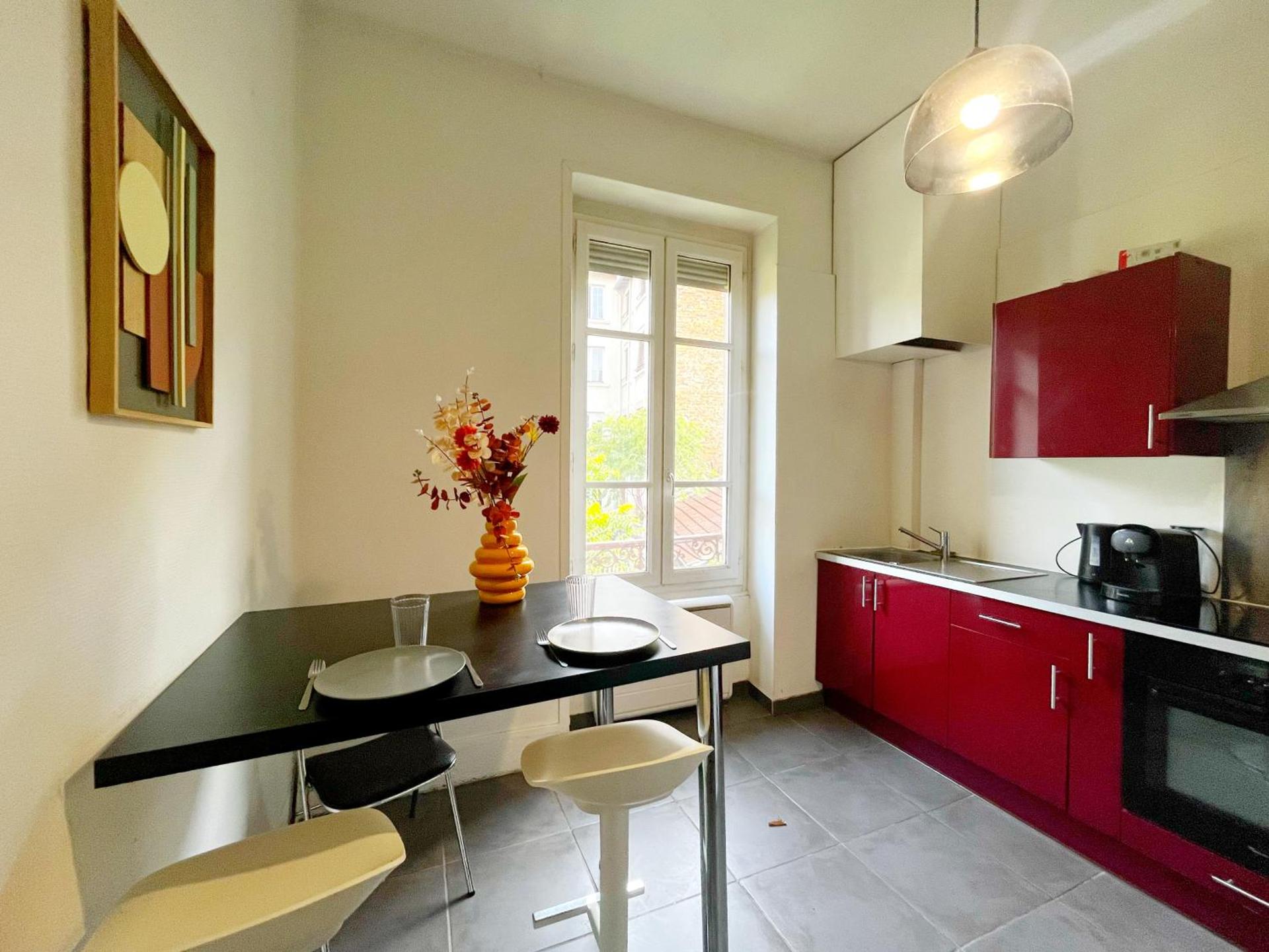 Le Valmy - appartement 6 personnes - check in h24 wifi