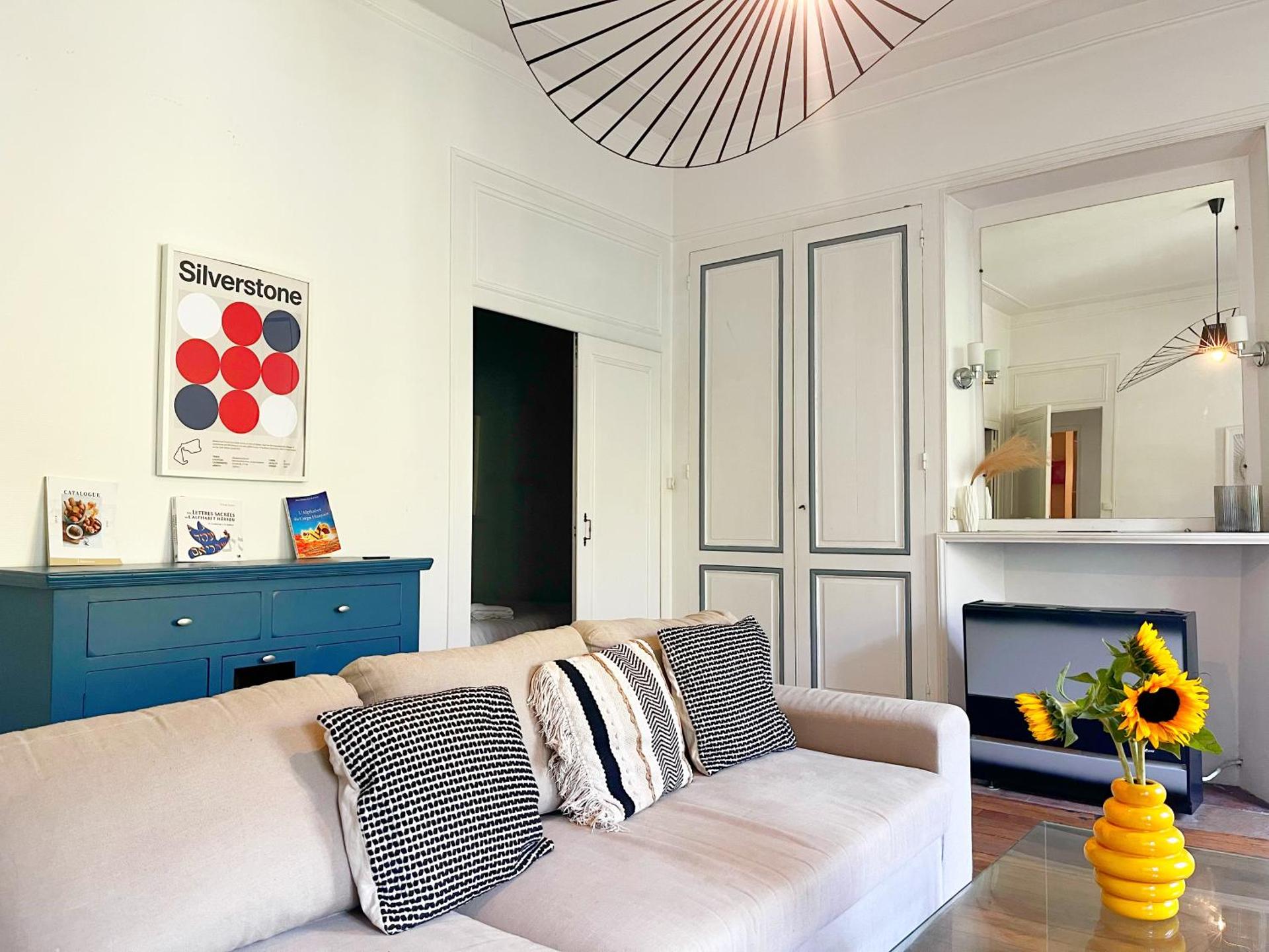 Le Valmy - appartement 6 personnes - check in h24 wifi