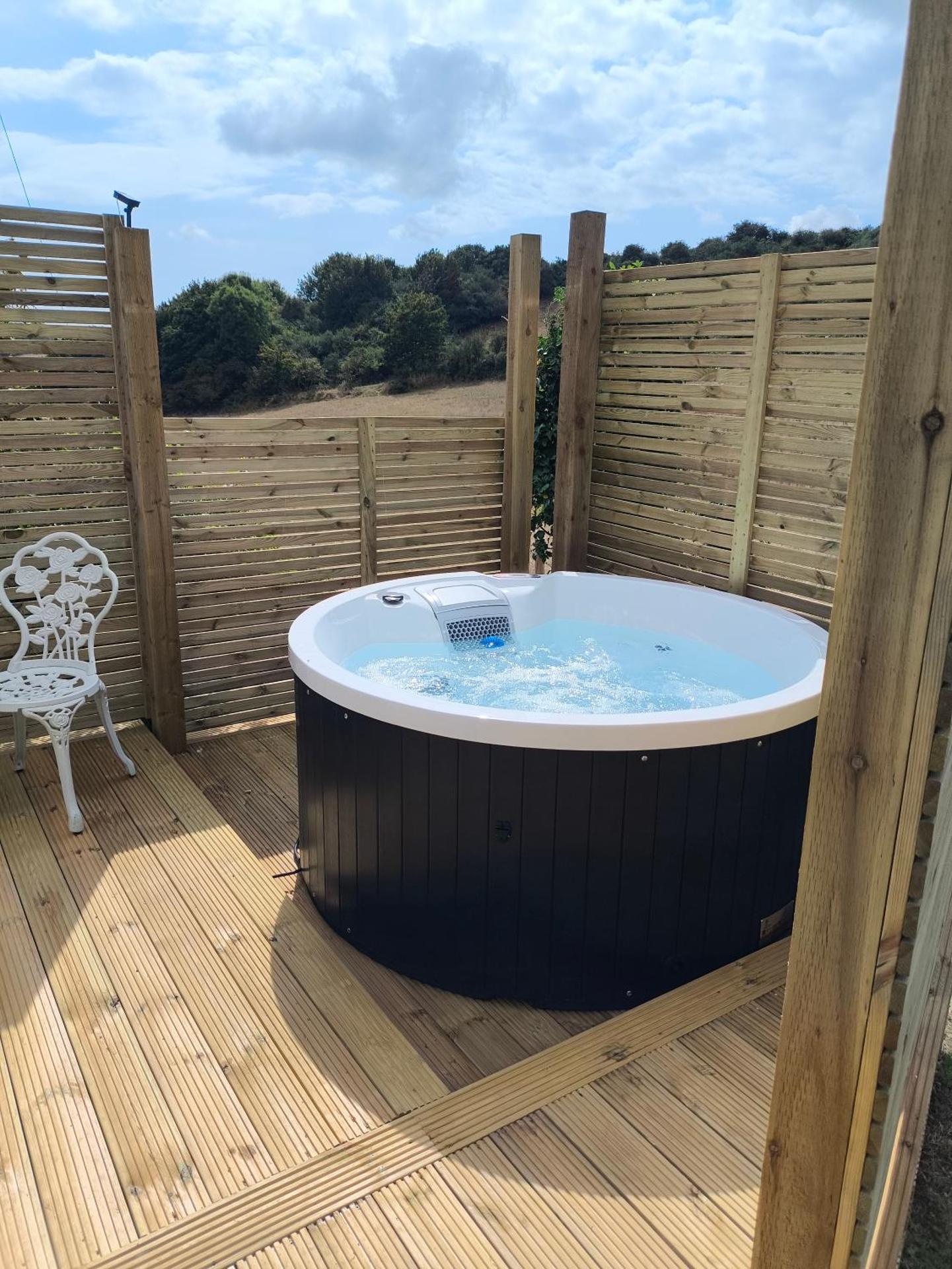 Shepherds hut with Hot Tub pet friendly