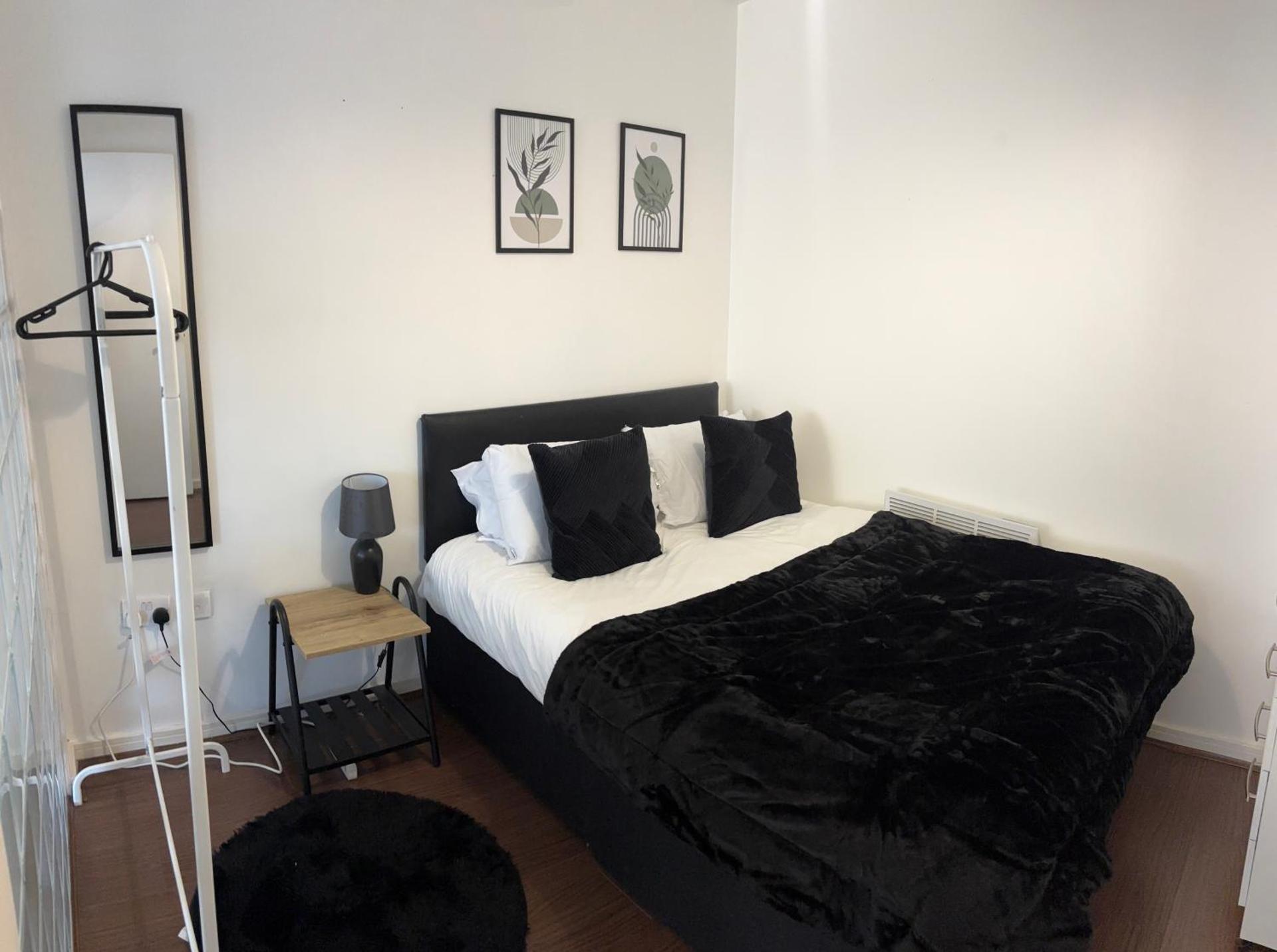 Spacious 3-BR Apt in Central, Birmingham