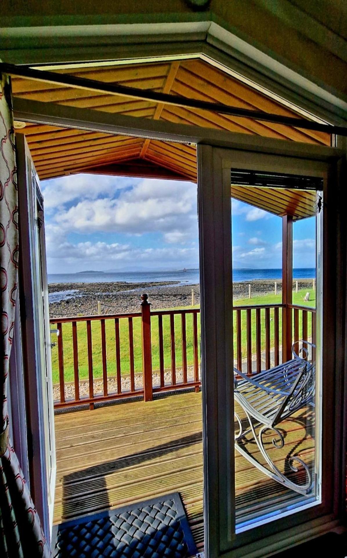 MacKenzies Bothy - SeaFront Cabin