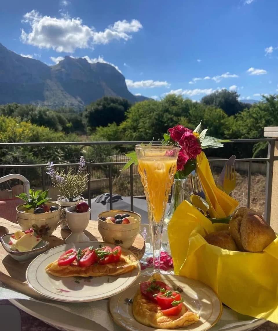 Esmaraldas House of Love