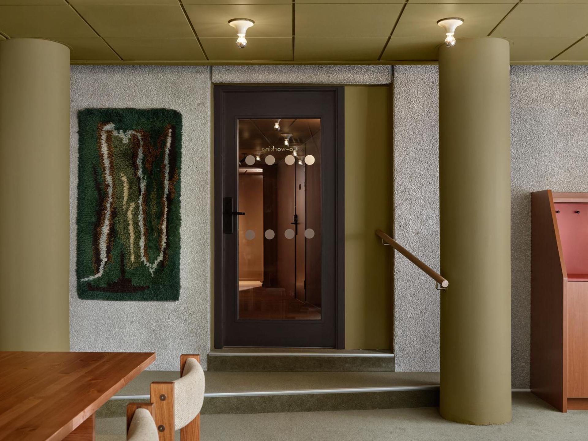 Communal lounge/ TV room